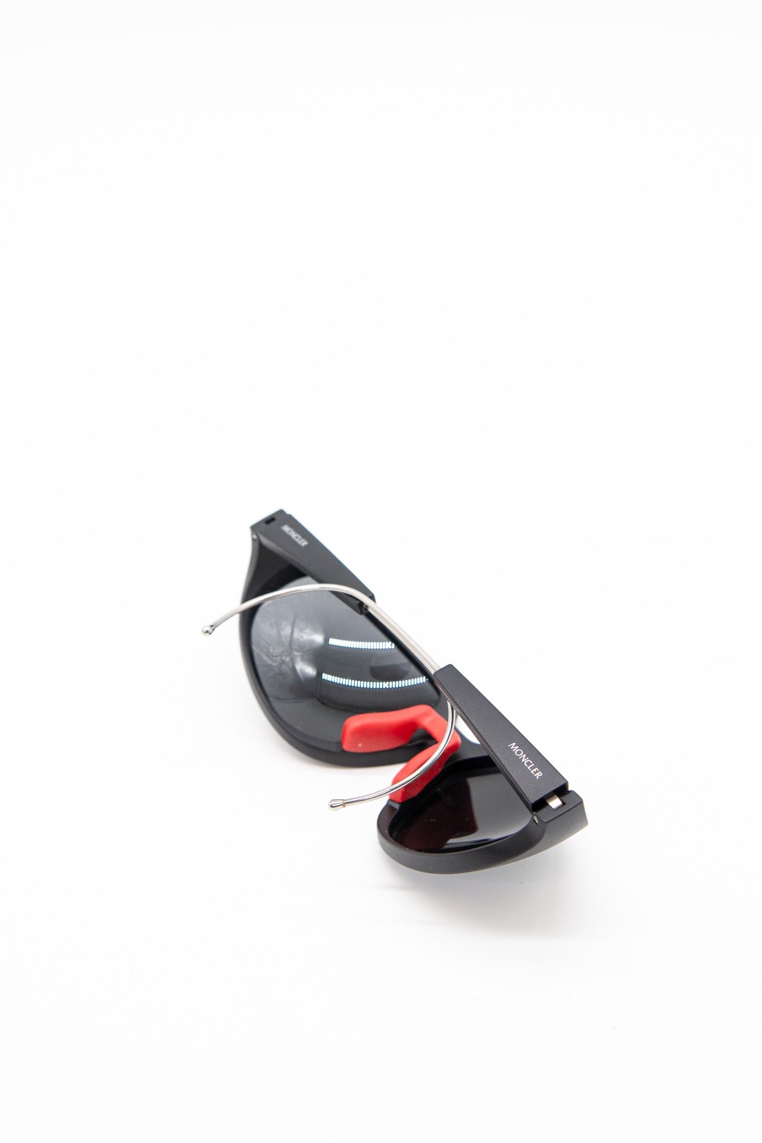 Thumbnail of http://Moncler%20Laszer%20Sonnenbrille%20in%20Schwarz