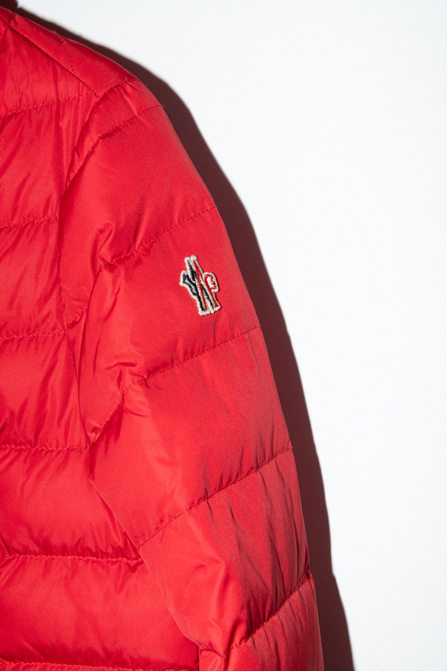 Thumbnail of http://Moncler%20Daunenjacke%20in%20Rot