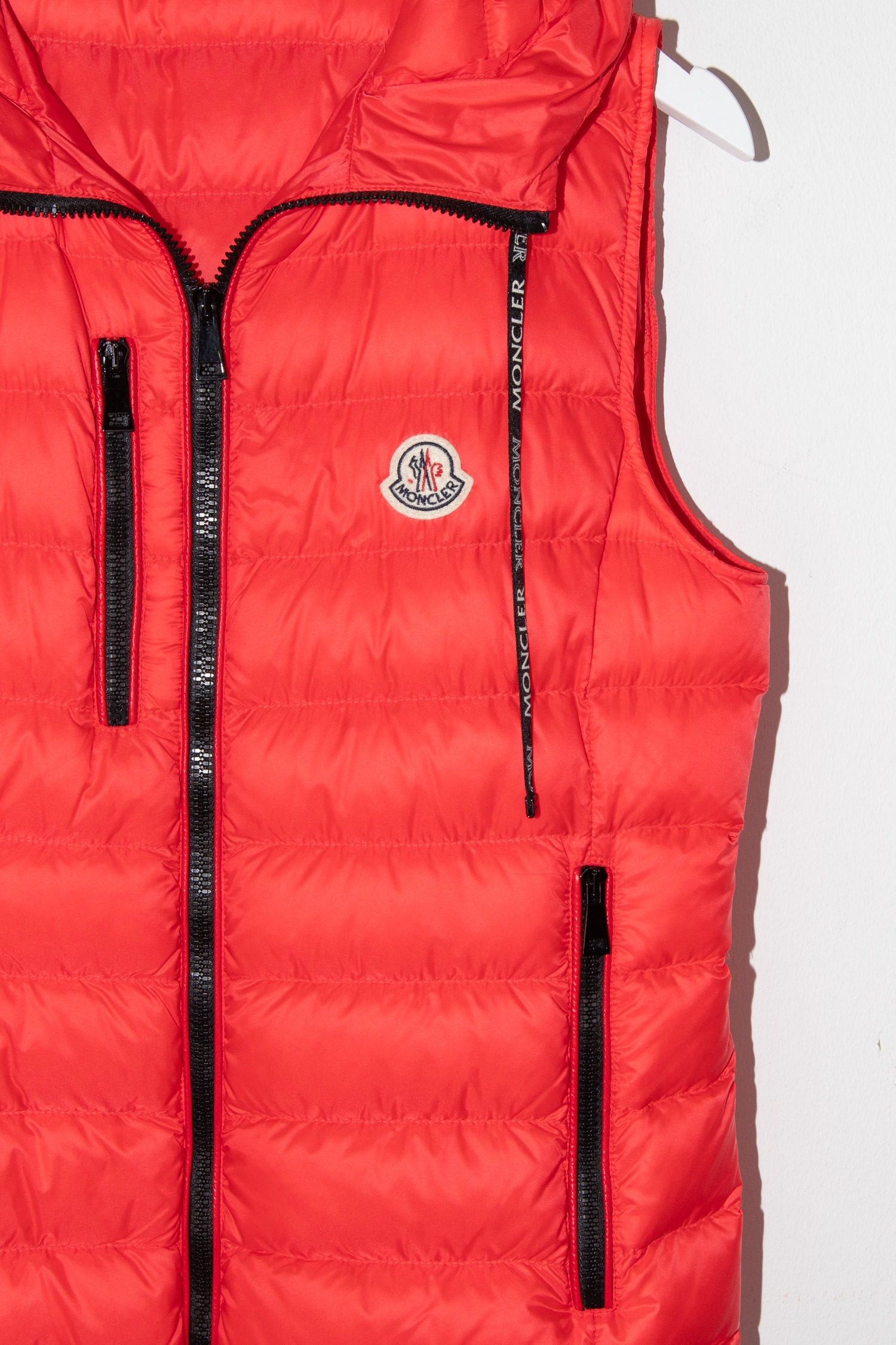 Thumbnail of http://Moncler%20Sucrette%20Daunenweste%20mit%20Kapuze%20in%20Neonrot