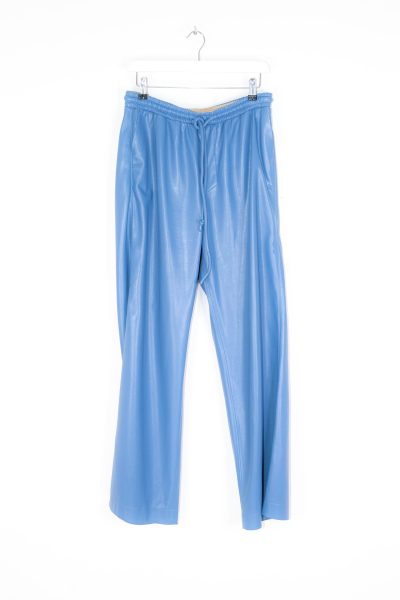 Nanushka Hose aus Faux-Leder in Blau