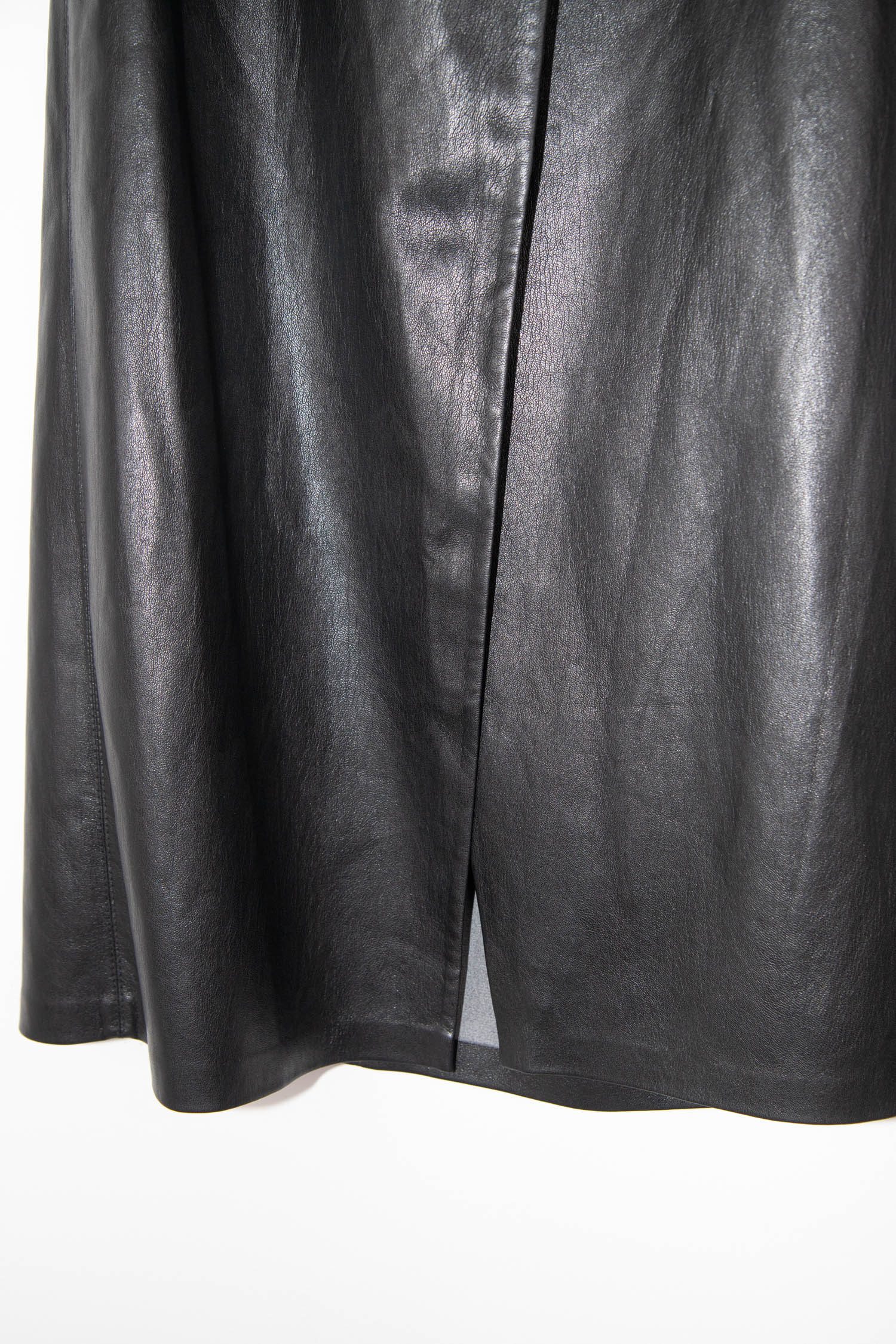 Nanushka Wickelrock in Leder-Optik in Schwarz
