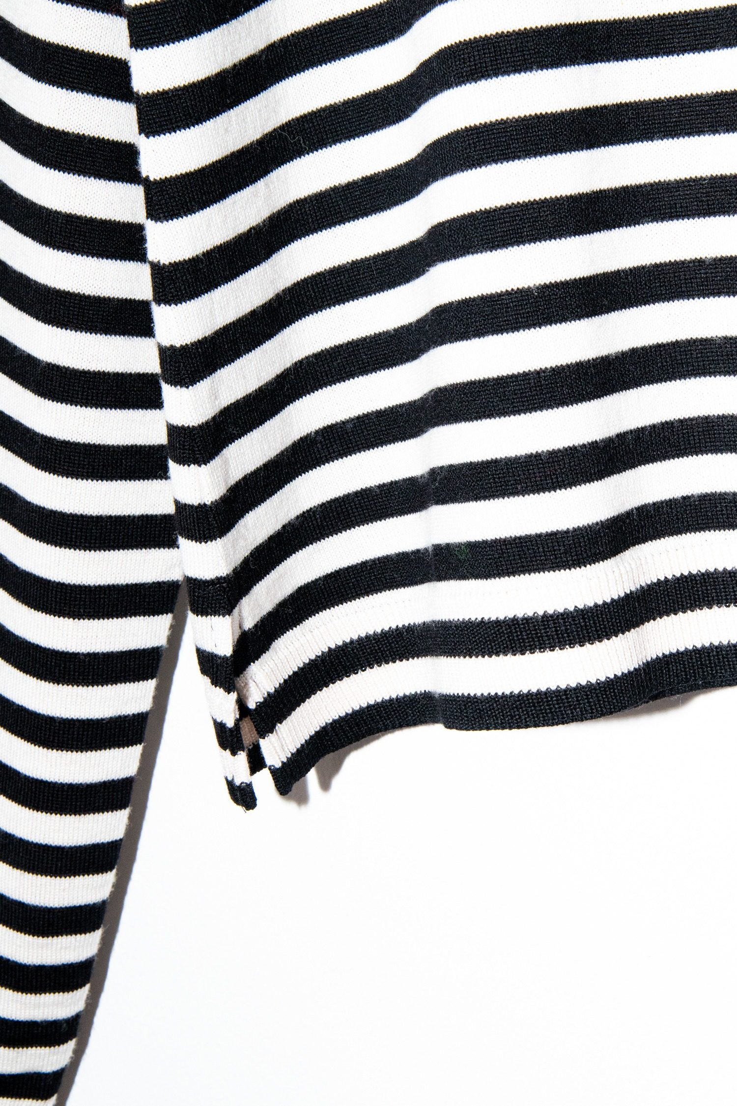 Thumbnail of http://Omen%20Strickpullover%20mit%20Streifen%20in%20Schwarz%20und%20Ecru