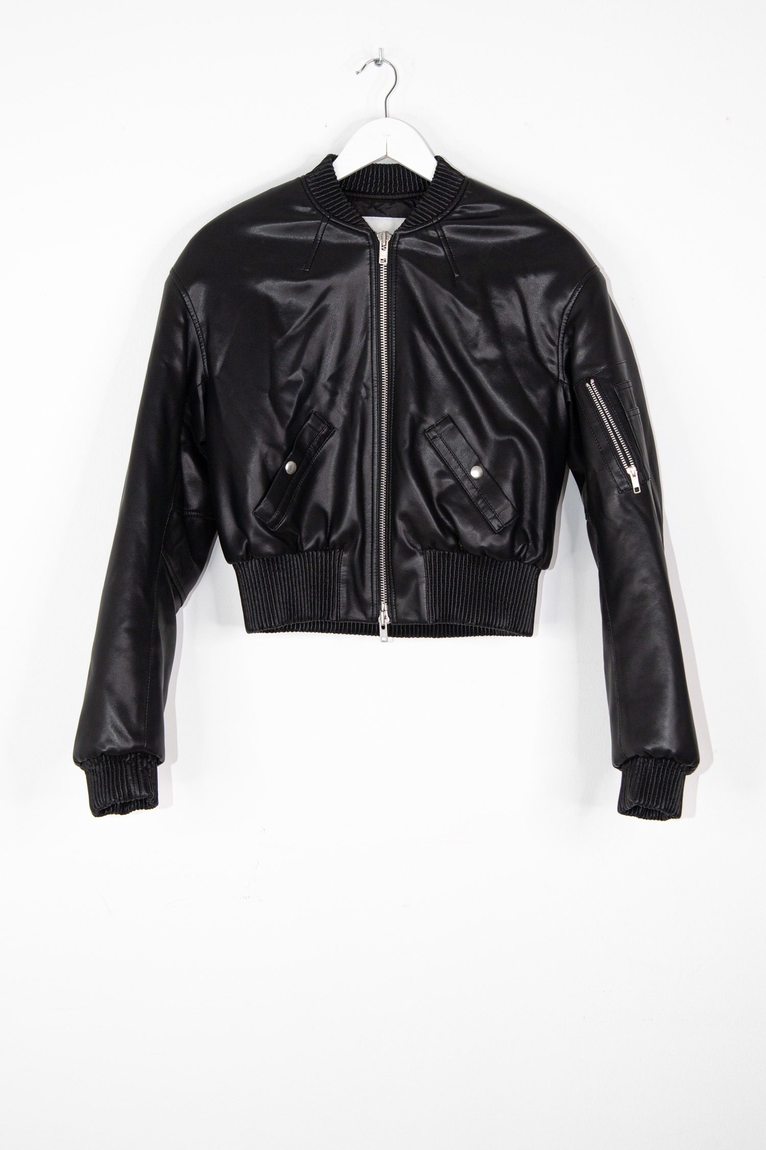 Thumbnail of http://Papèr%20Moon%20Bomberjacke%20in%20Lederoptik%20in%20Schwarz