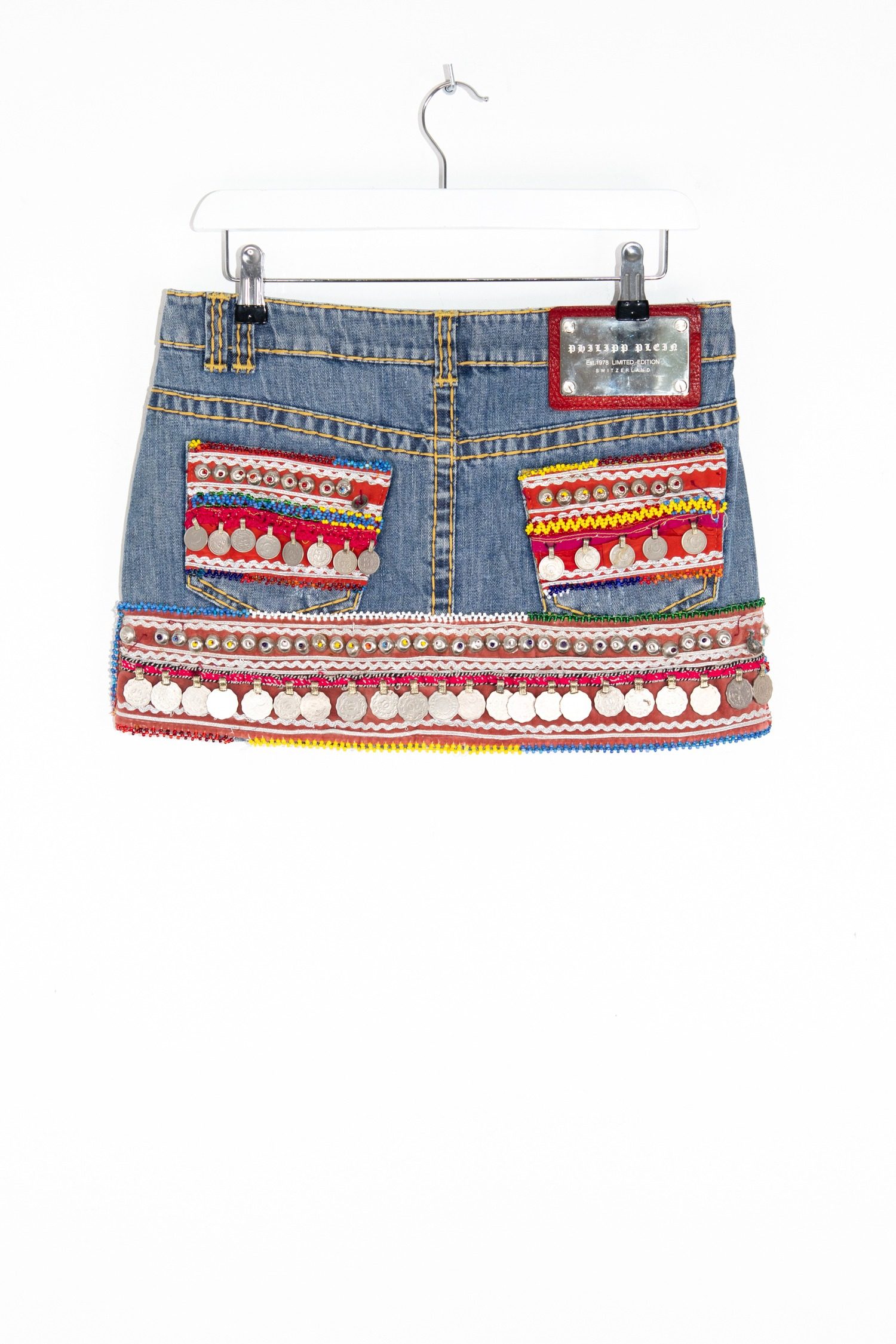 Thumbnail of http://Phillip%20Plein%20Minirock%20aus%20Jeans%20mit%20Applikation%20in%20Blau%20und%20Bunt