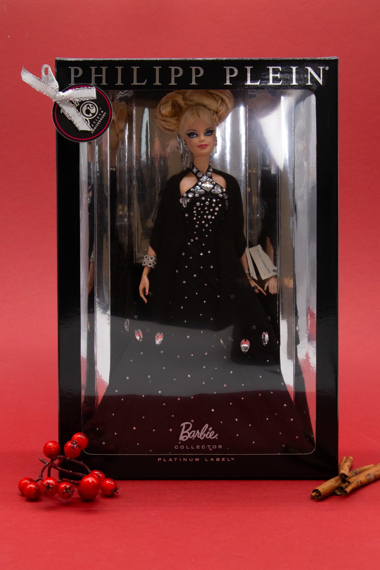 Thumbnail of http://Philipp%20Plein%20x%20Mattel%20Barbiepuppe%20mit%20schwarzem%20Abendkleid