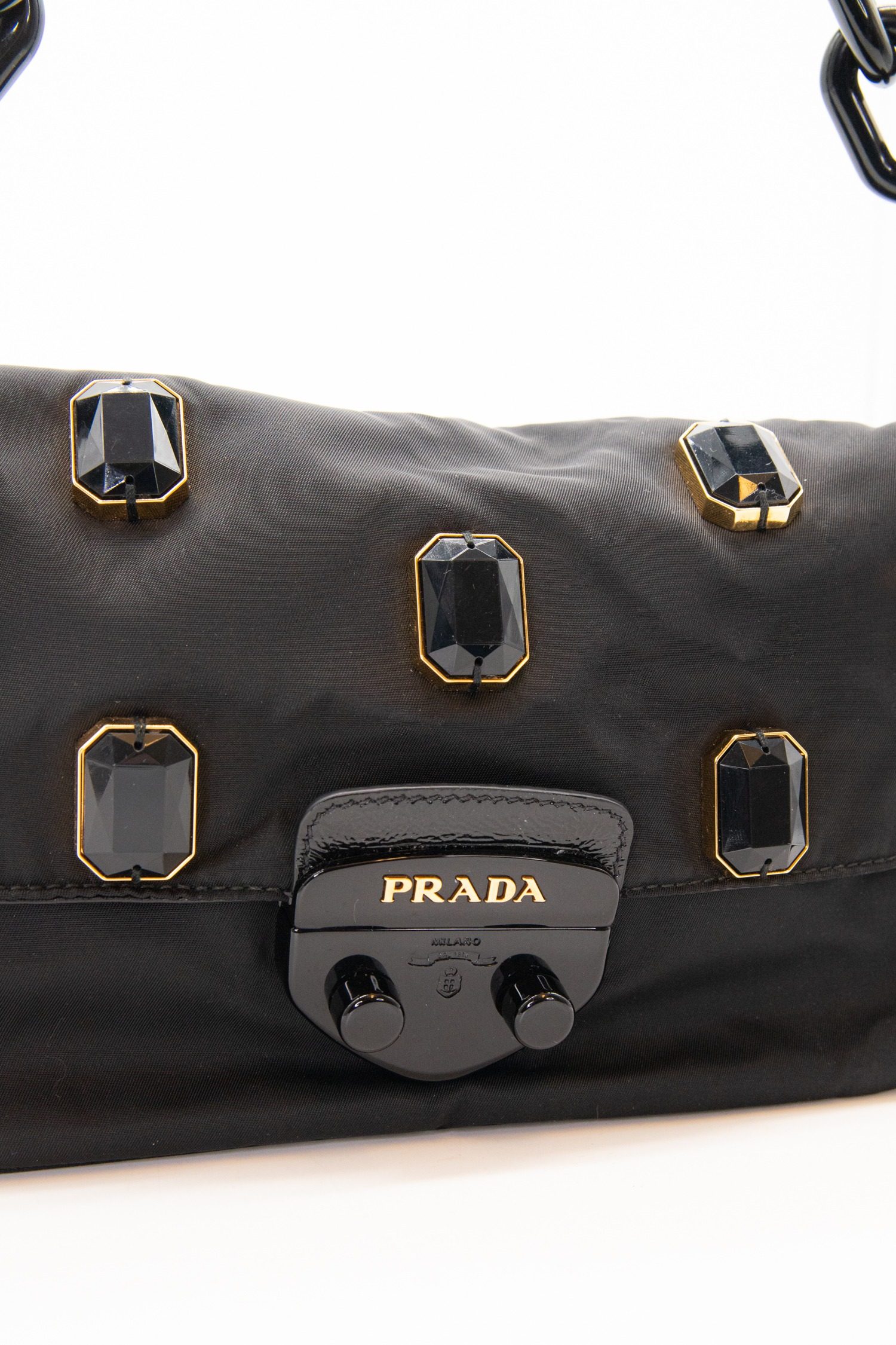 Thumbnail of http://Prada%20Handtasche%20mit%20Schmucksteinen%20in%20Schwarz%20und%20Gold