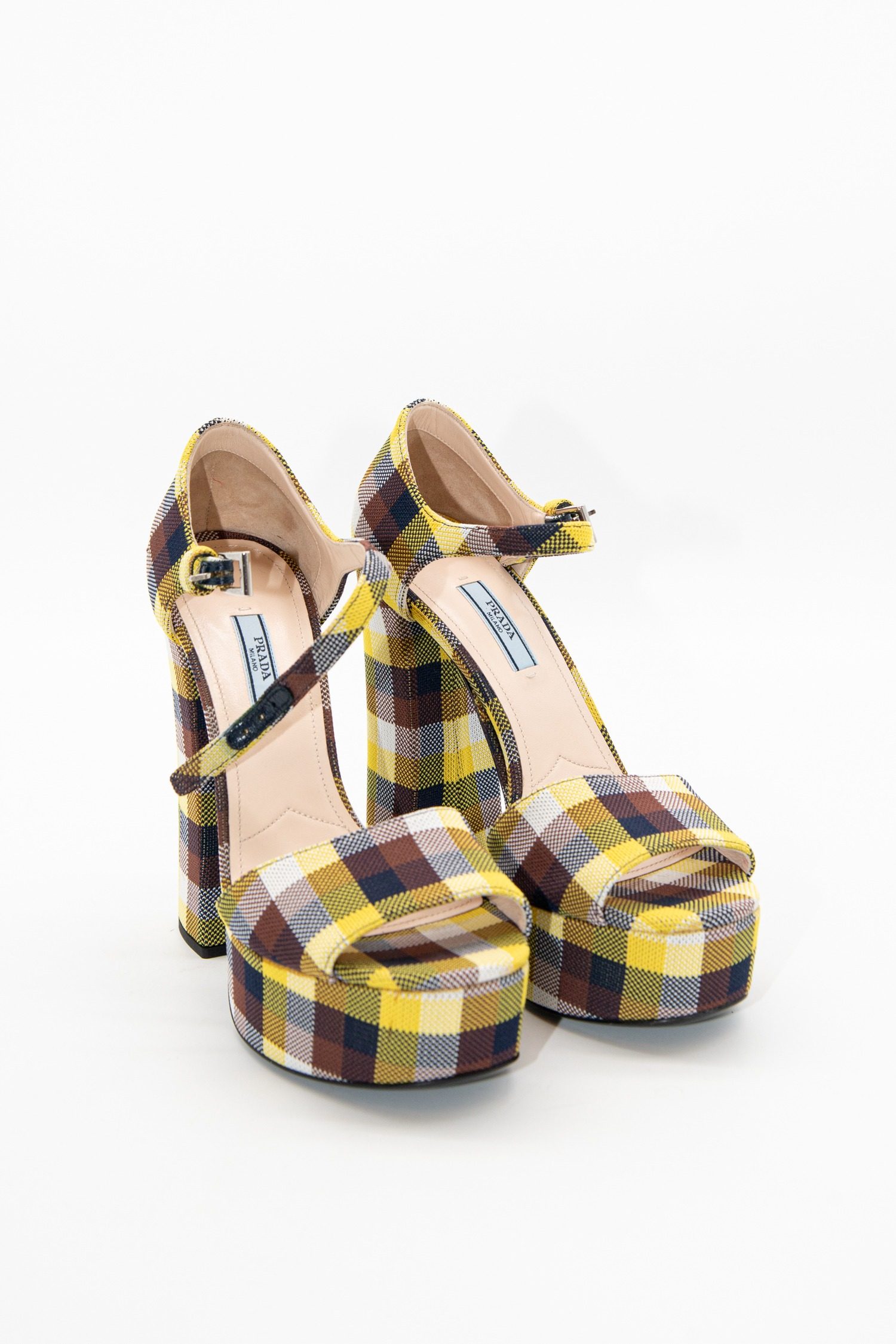 Thumbnail of http://Prada%20Sandaletten%20mit%20Karomuster%20in%20Gelb%20und%20Braun