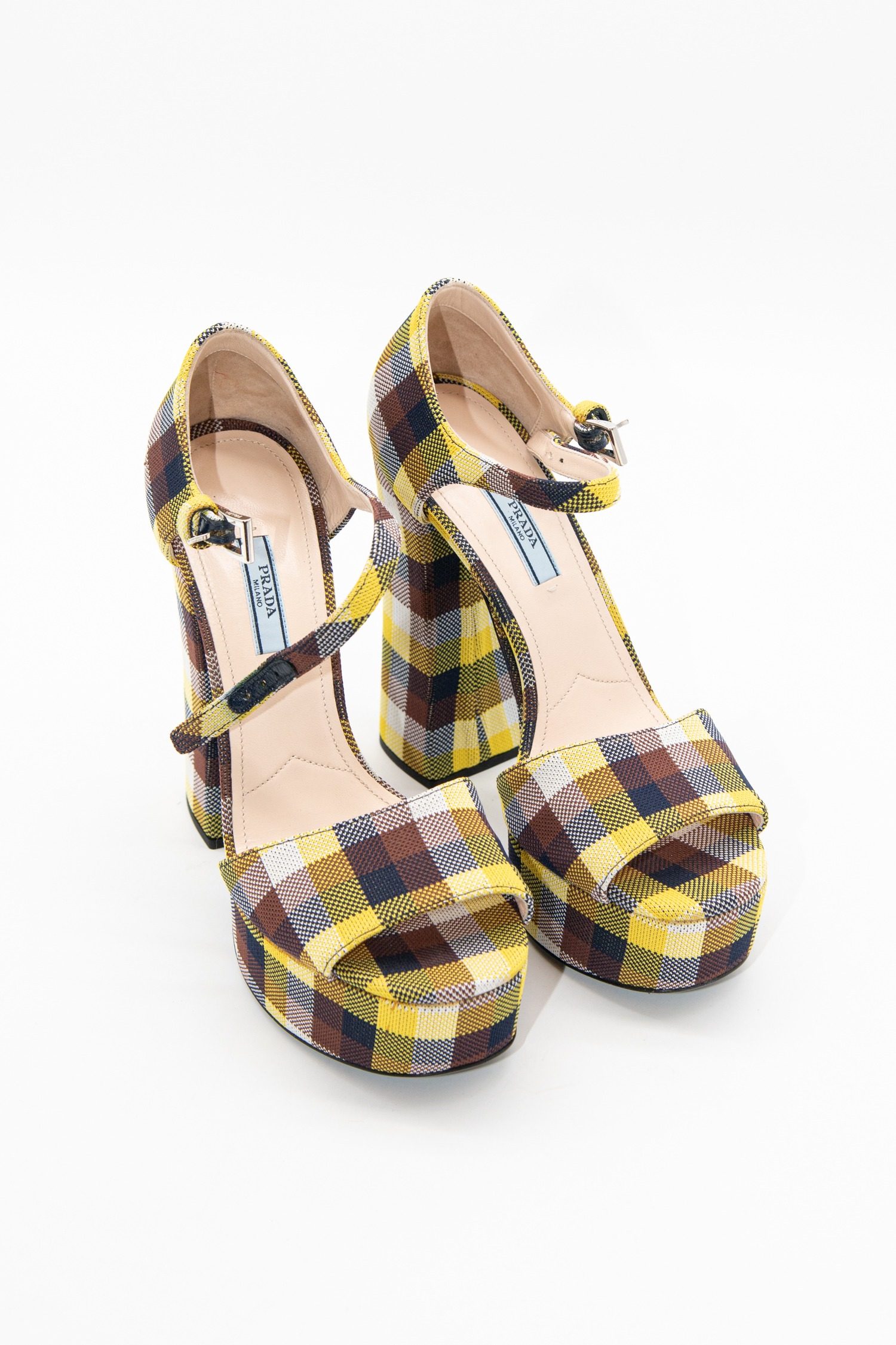 Thumbnail of http://Prada%20Sandaletten%20mit%20Karomuster%20in%20Gelb%20und%20Braun