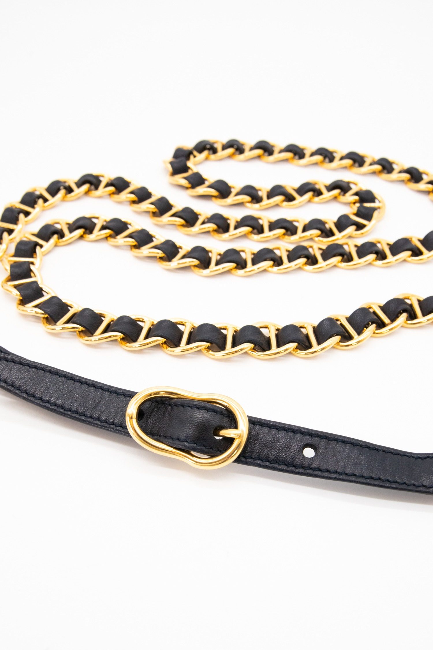Thumbnail of http://Prada%20Kettengürtel%20in%20Schwarz%20und%20Gold