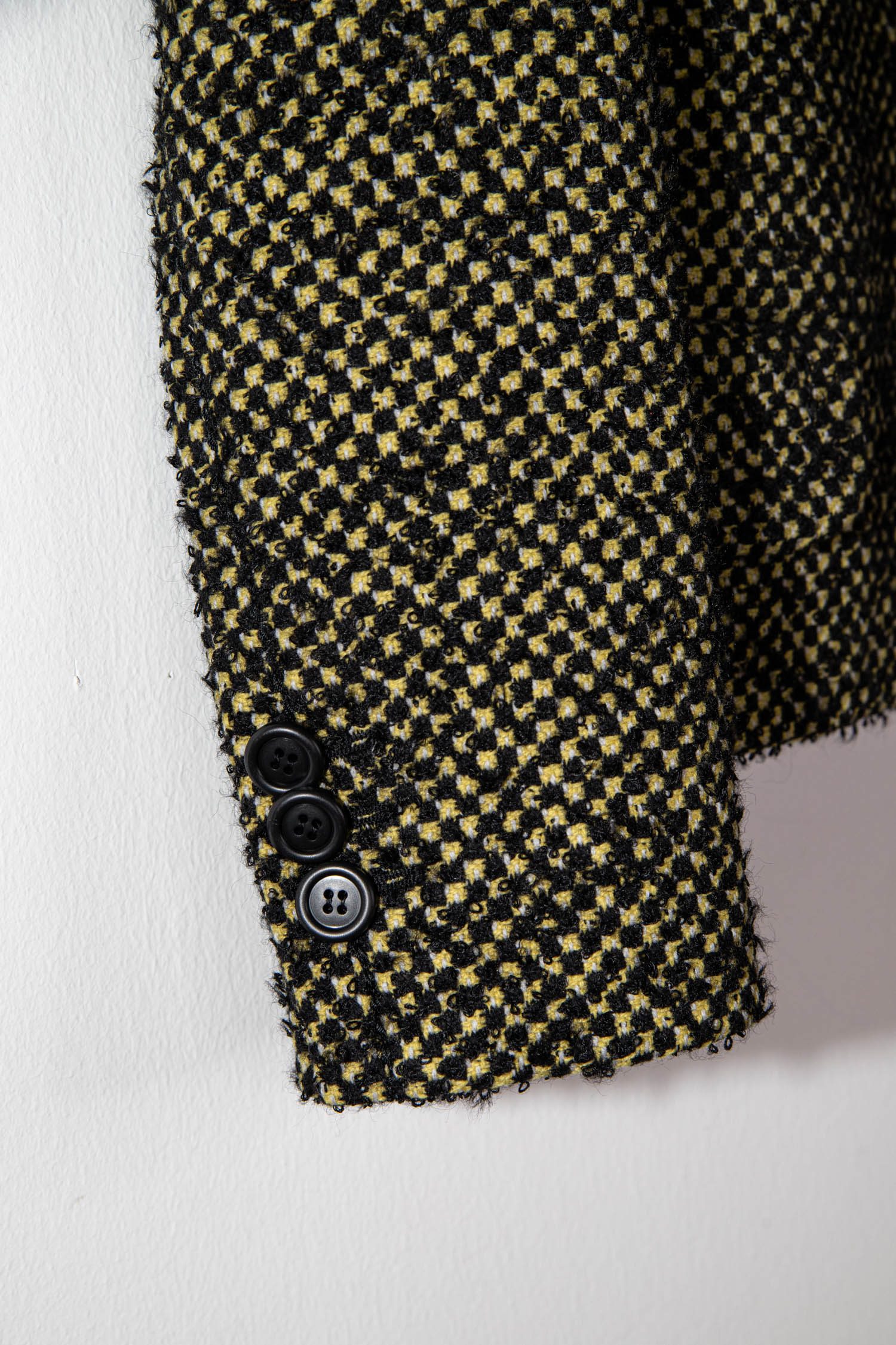 Thumbnail of http://Prada%20Jacke%20mit%20Doppelkragen%20in%20Schwarz%20und%20Gelb