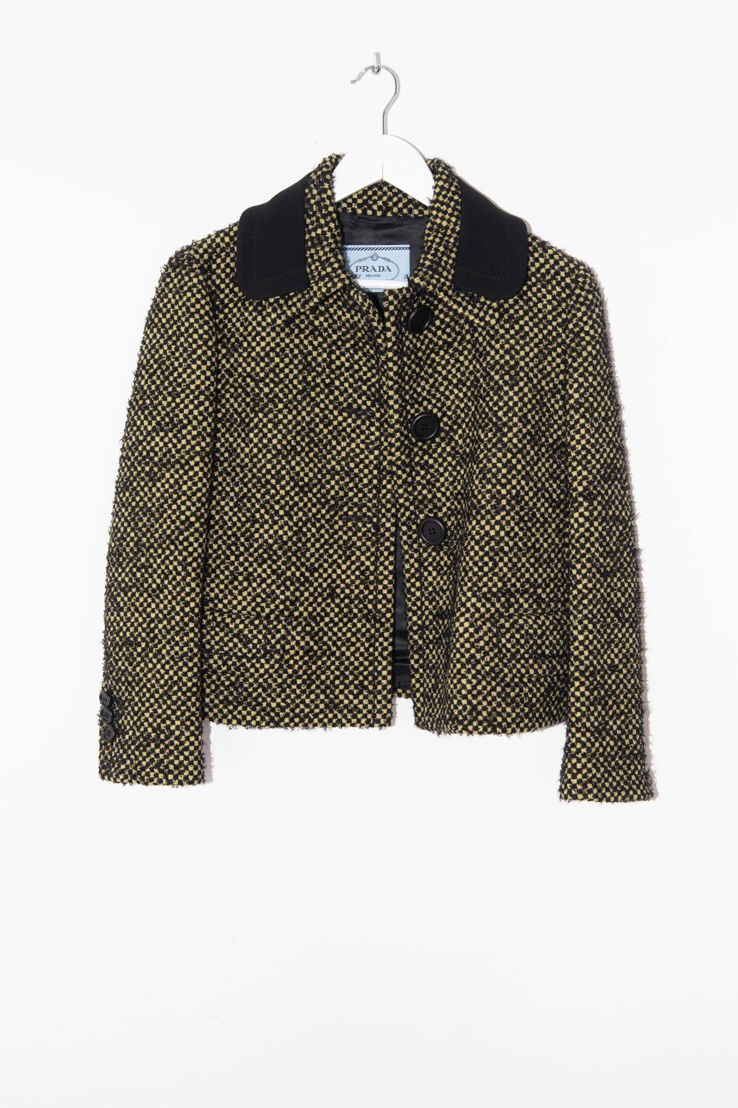 Thumbnail of http://Prada%20Jacke%20mit%20Doppelkragen%20in%20Schwarz%20und%20Gelb