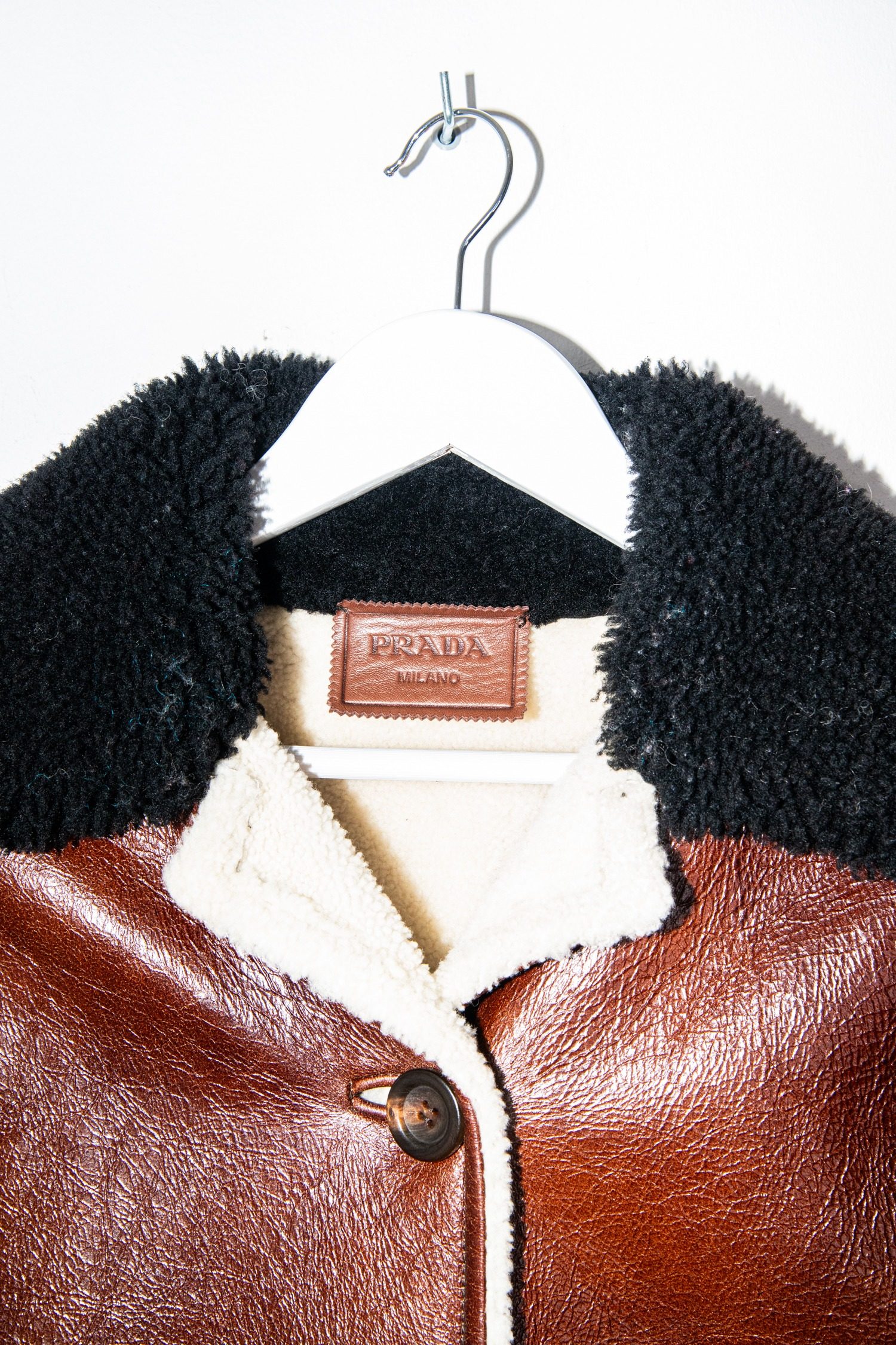 Thumbnail of http://Prada%20Cape%20aus%20Schafspelz%20in%20Kastanienbraun