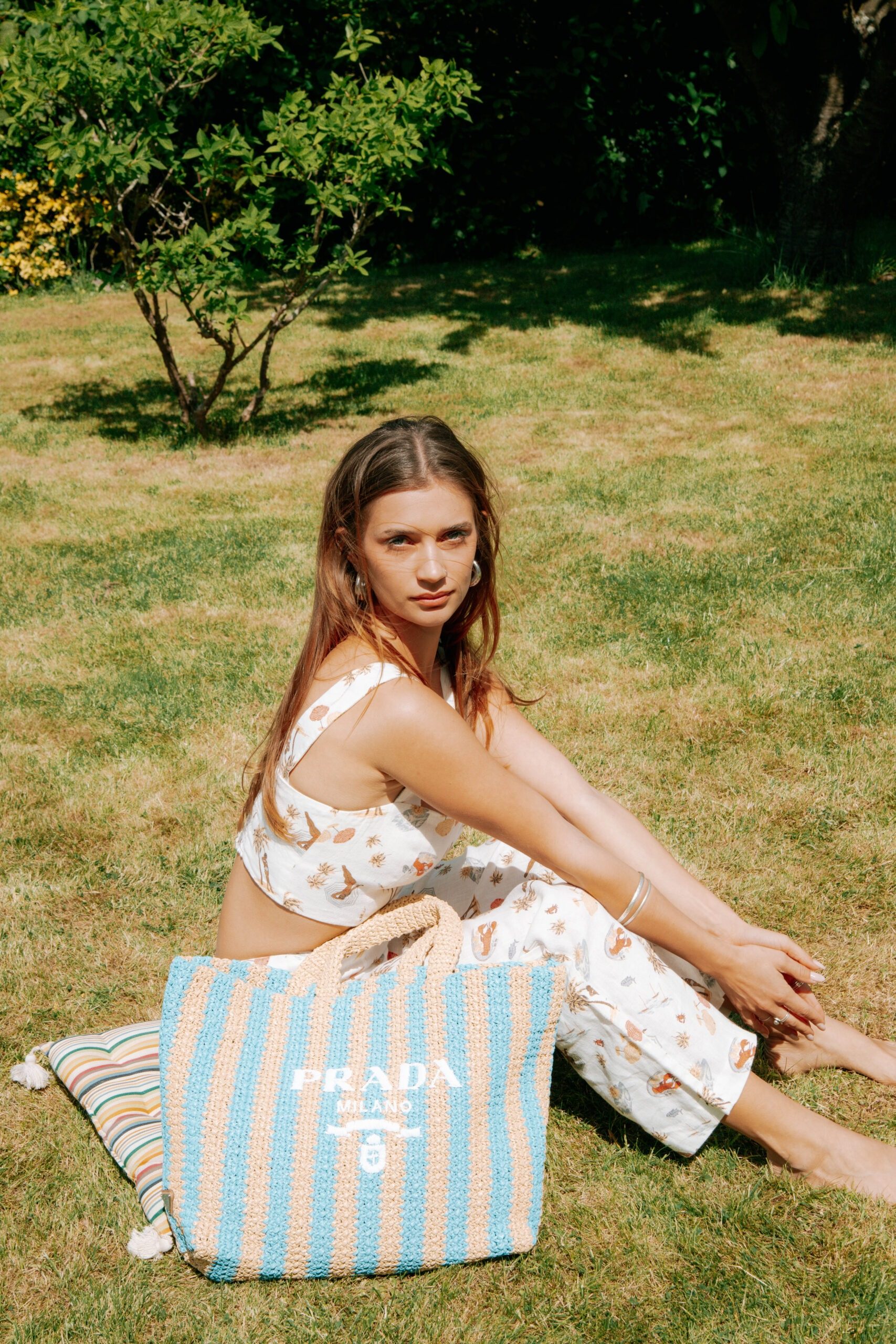 Thumbnail of http://prada-damen-shopper-blau-weiß