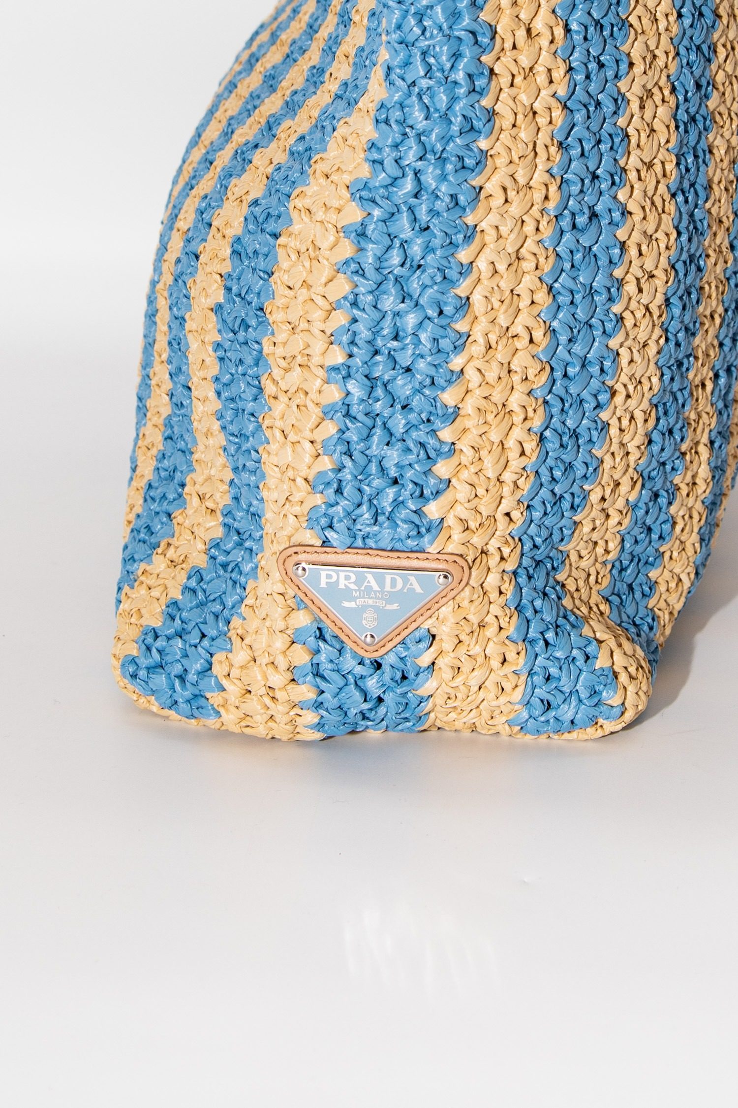 Thumbnail of http://Prada%20Shopper%20aus%20Bast%20in%20Beige%20und%20Hellblau