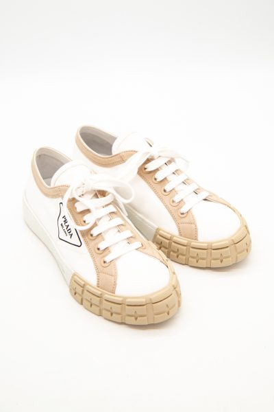 Prada Sneaker in Weiß und Beige