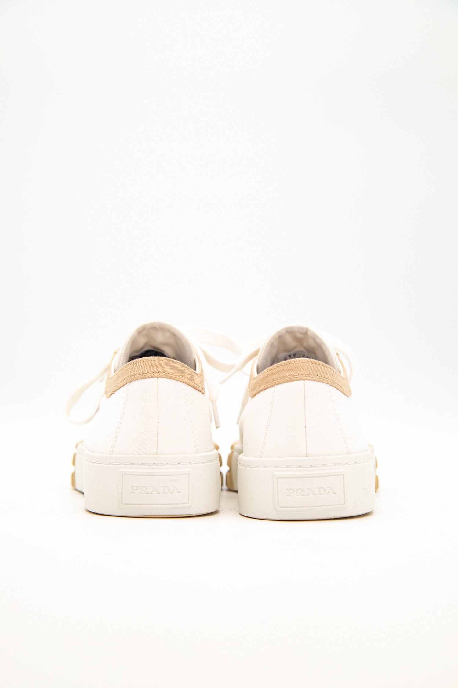 Thumbnail of http://Prada%20Sneaker%20in%20Weiß%20und%20Beige