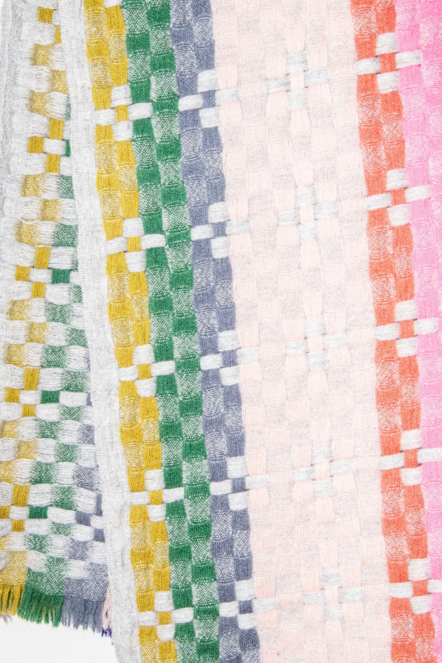 Thumbnail of http://Purschoen%20Schal%20mit%20bunten%20Streifen