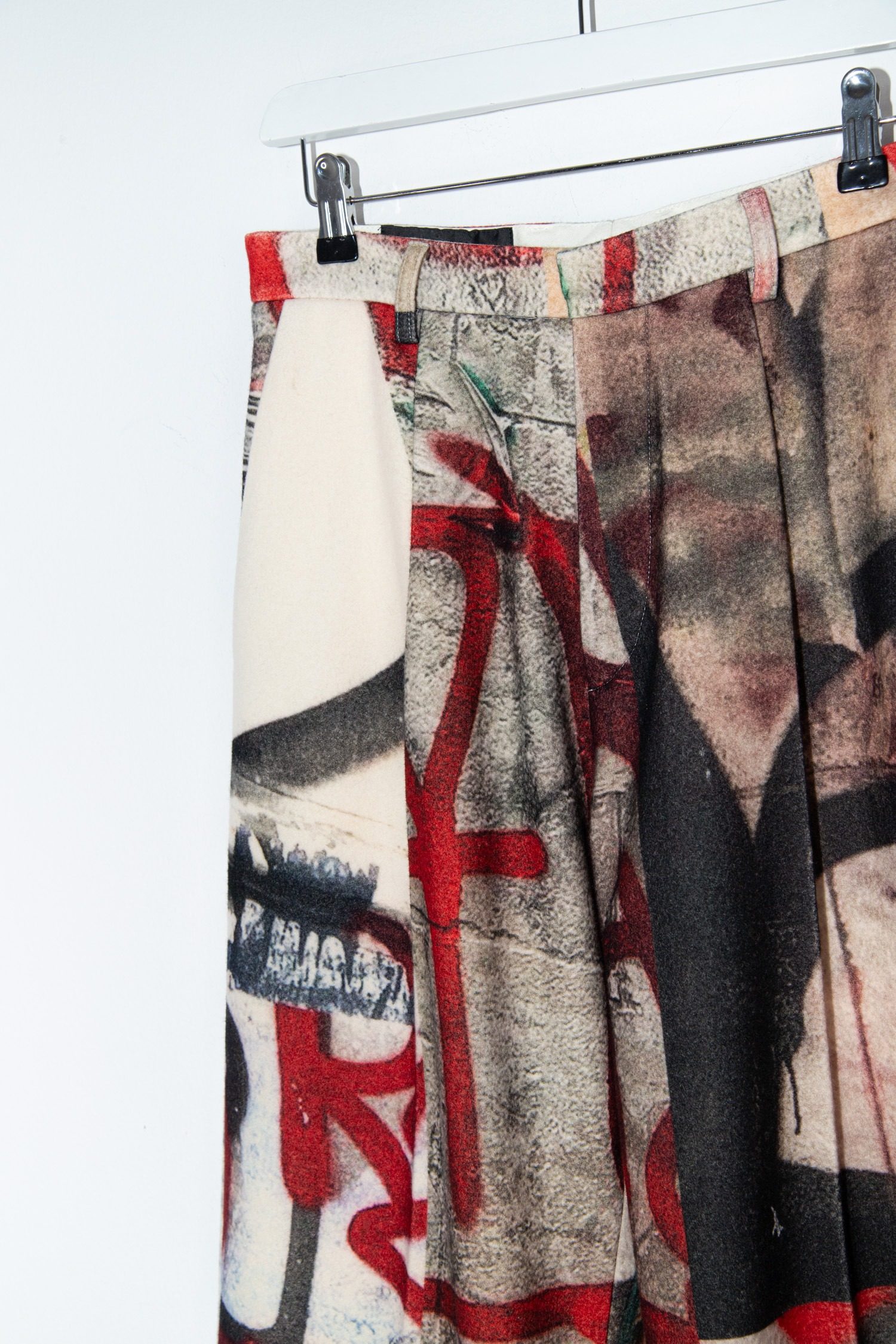 Thumbnail of http://R13%20Damon%20Woll-Hose%20mit%20Graffiti-Muster