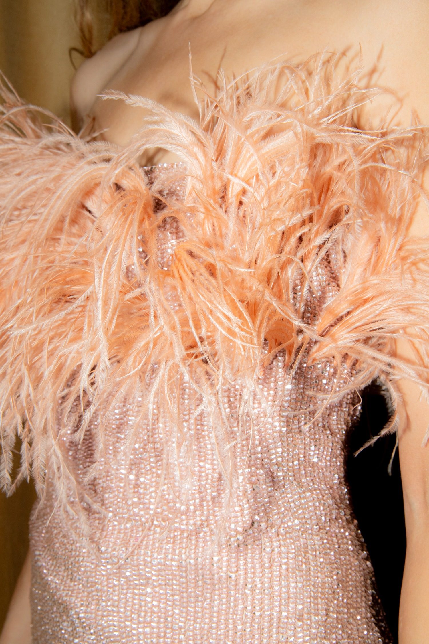 Thumbnail of http://Retrofête%20Torin%20Fether%20Sequin%20Strapless%20Minikleid%20in%20Rosa