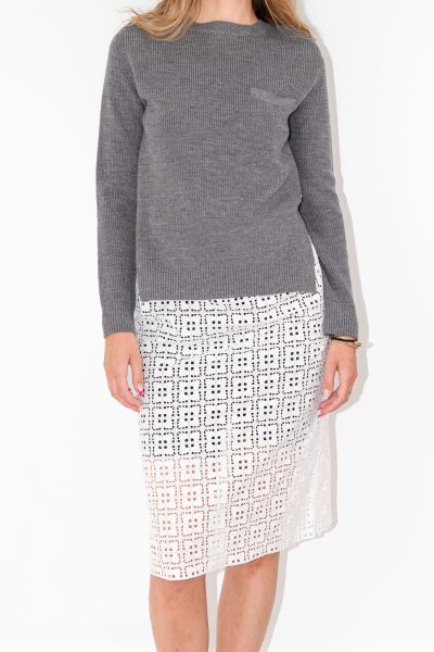 Sacai Midikleid mit Strick und Stickereien in Cremeweiß und Grau