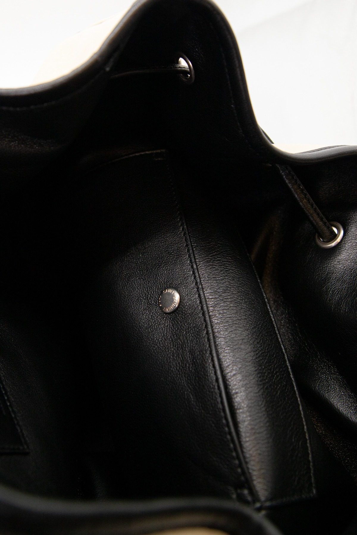 Thumbnail of http://Saint%20Laurent%20Seesack%20aus%20Leder%20in%20Weiß