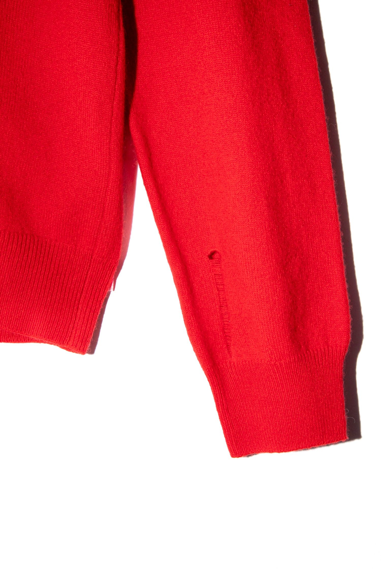 Thumbnail of http://Saint%20Laurent%20Strickpullover%20im%20Used-Look%20in%20Rot