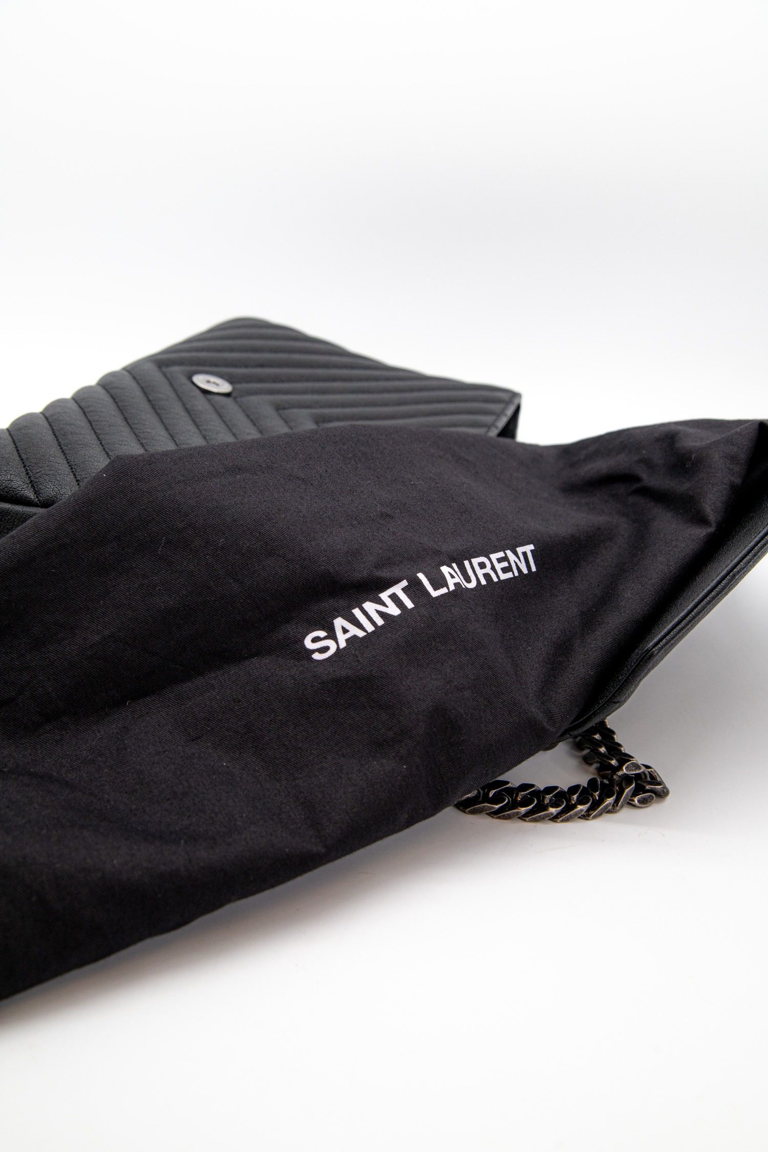 Thumbnail of http://Saint%20Laurent%20YSL%20College%20Schultertasche%20in%20Schwarz