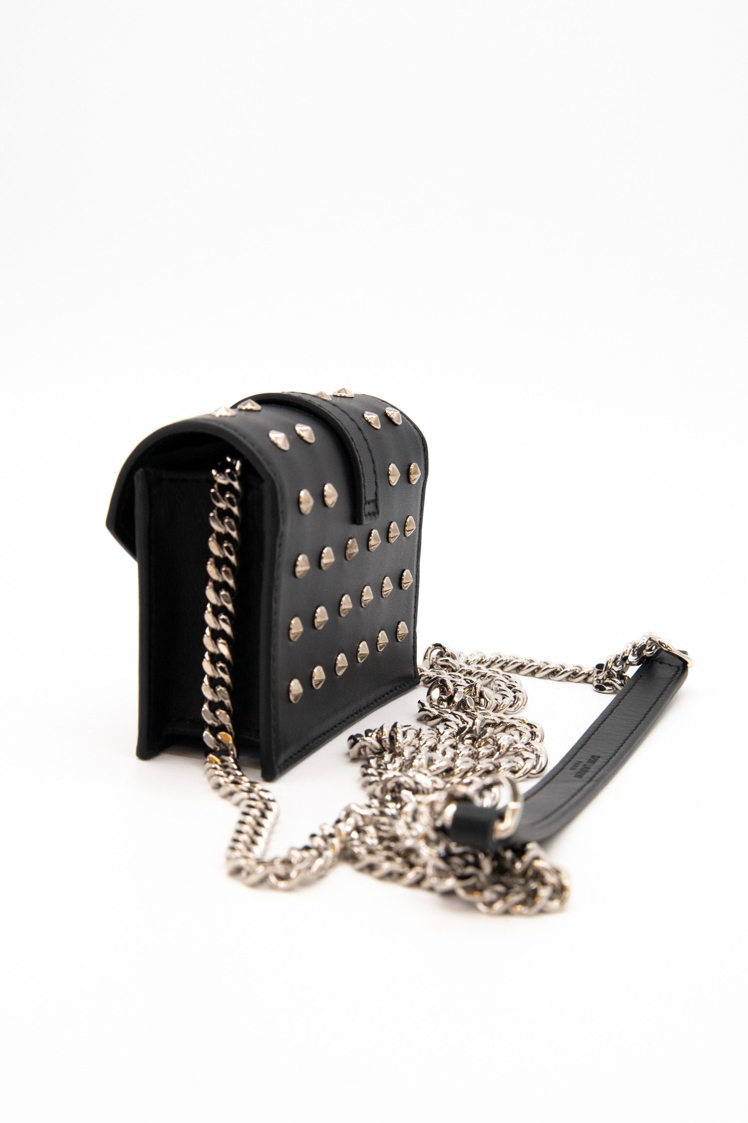 Thumbnail of http://Saint%20Laurent%20Mini%20Abendtasche%20in%20Schwarz%20und%20Silber