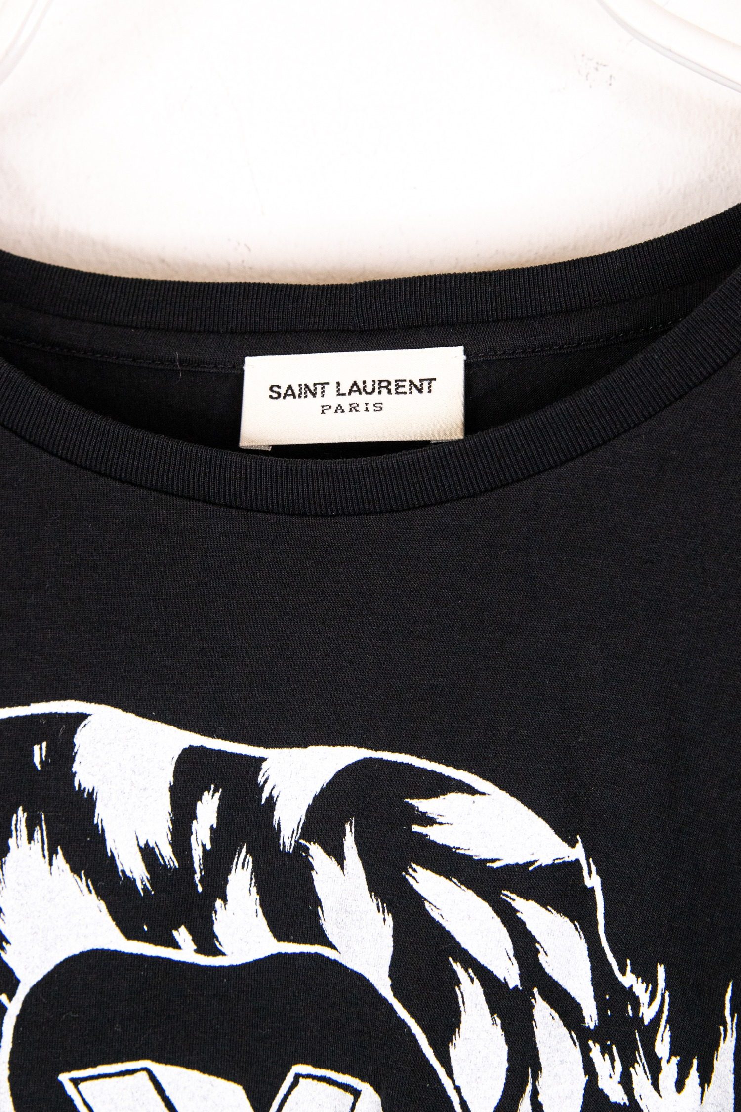 Thumbnail of http://Saint%20Laurent%20T-Shirt%20mit%20Print%20in%20Schwarz%20und%20Weiß