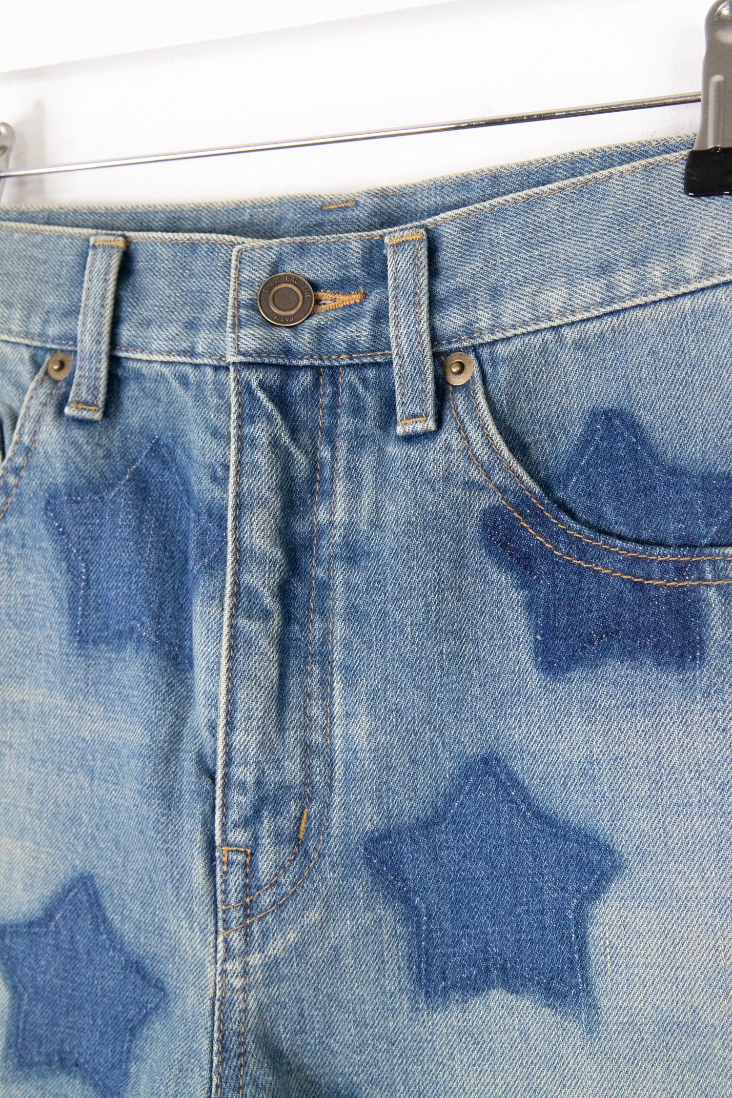 Thumbnail of http://Saint%20Laurent%20Jeansshorts%20mit%20Sternen%20in%20Blau