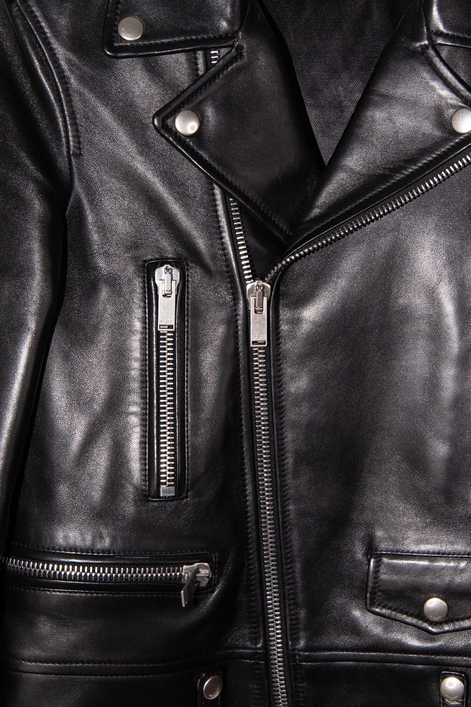 Thumbnail of http://Saint%20Laurent%20Lederjacke%20im%20Biker-Stil%20in%20Schwarz