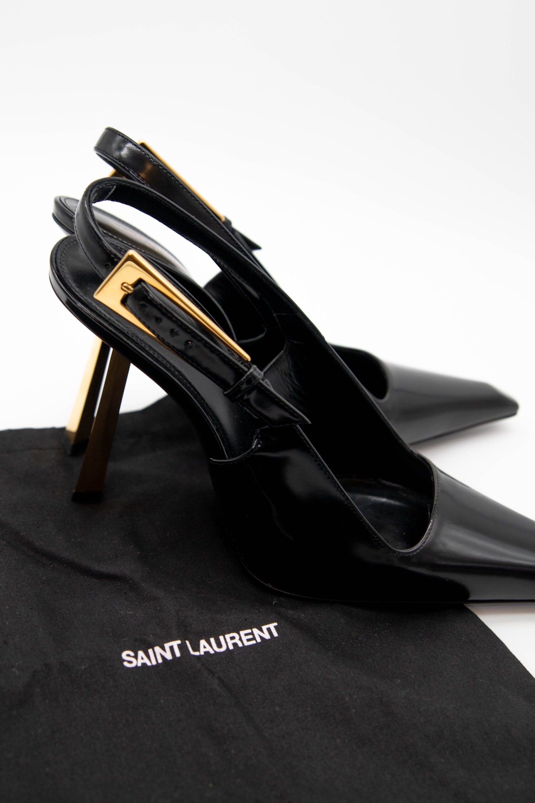 Thumbnail of http://Yves%20Saint%20Laurent%20Lee%20Slingback-Pumps%20mit%20goldenem%20Absatz