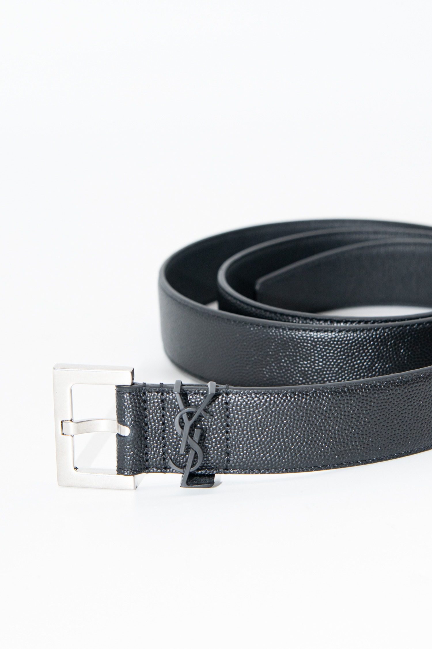 Thumbnail of http://Saint%20Laurent%20Gürtel%20aus%20Leder%20in%20Schwarz%20und%20Silber