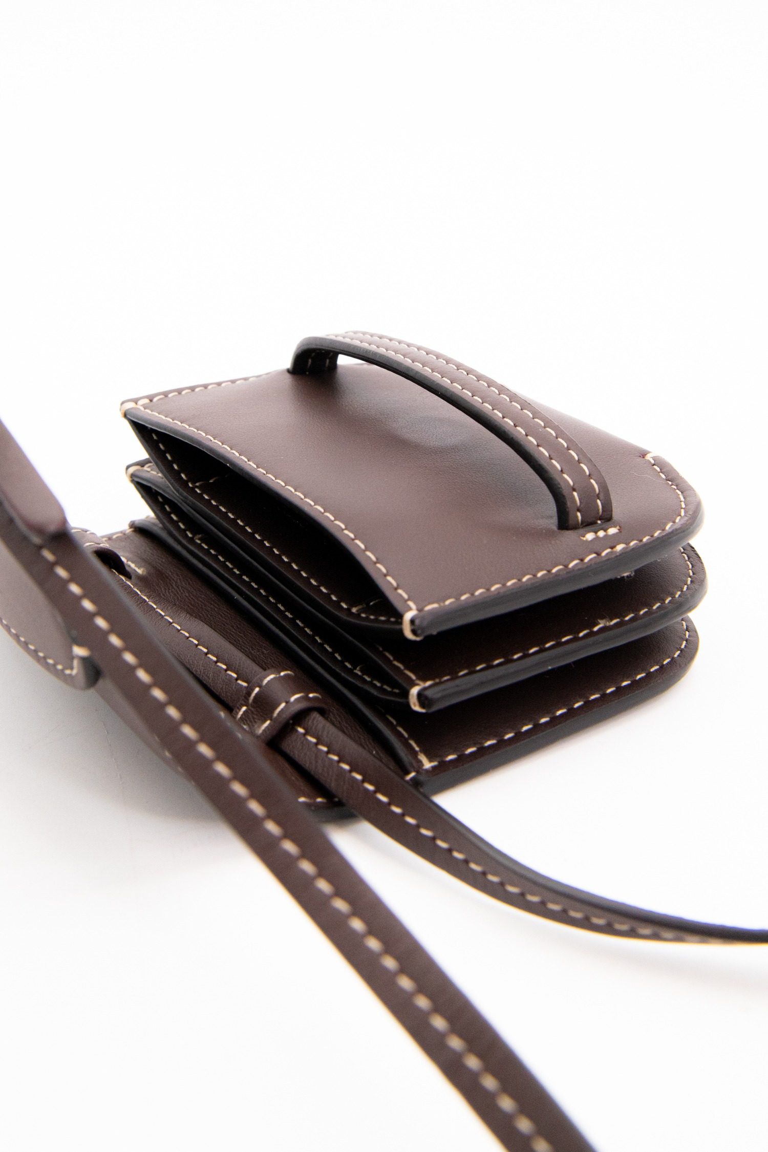 Thumbnail of http://Savette%20Sport%20Kartenhalter%20in%20Dunkelbraun%20und%20Ecru