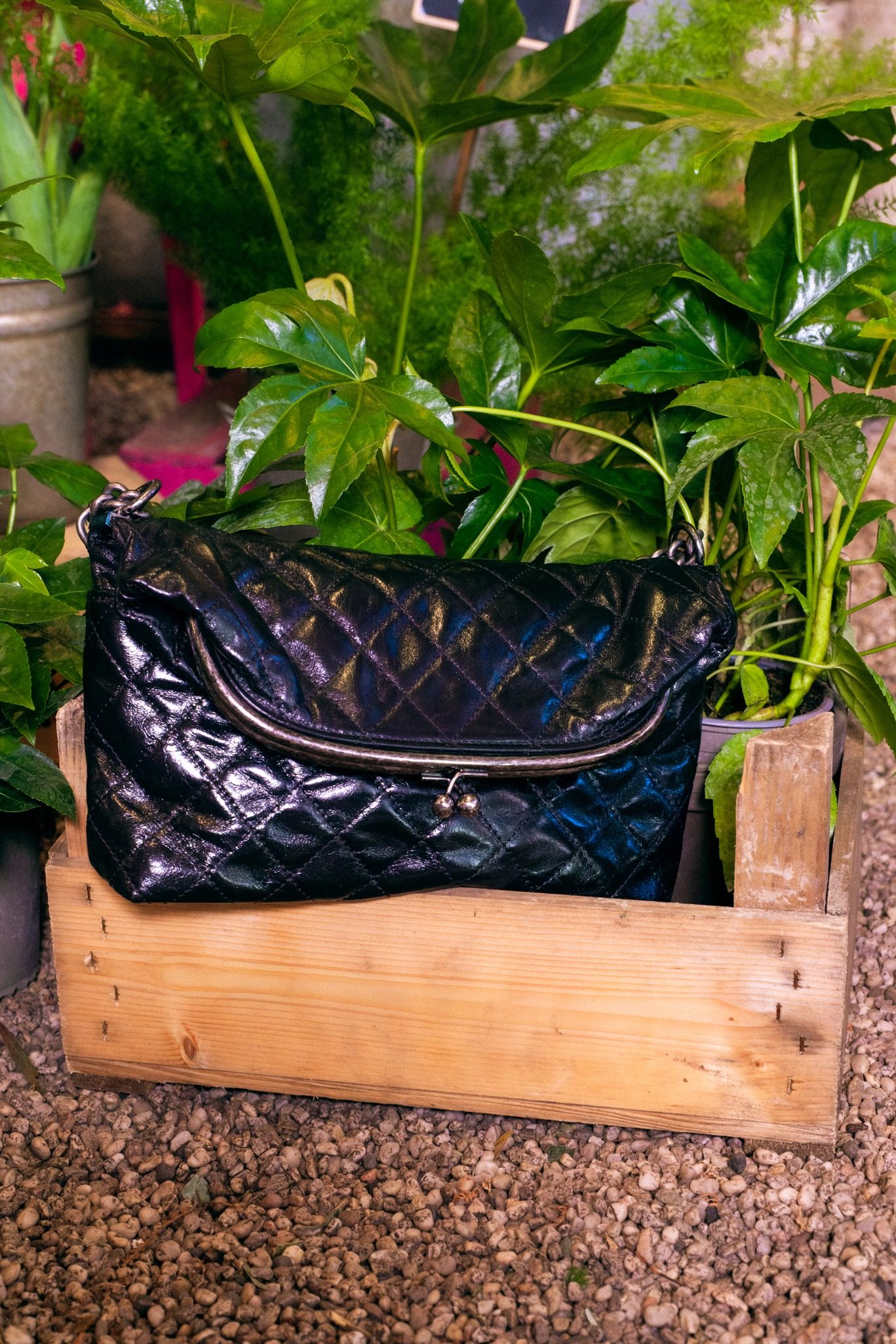 Thumbnail of http://Chanel%20Tabatiere%20Kisslock%20Fold%20Over%20Schultertasche%20in%20Schwarz