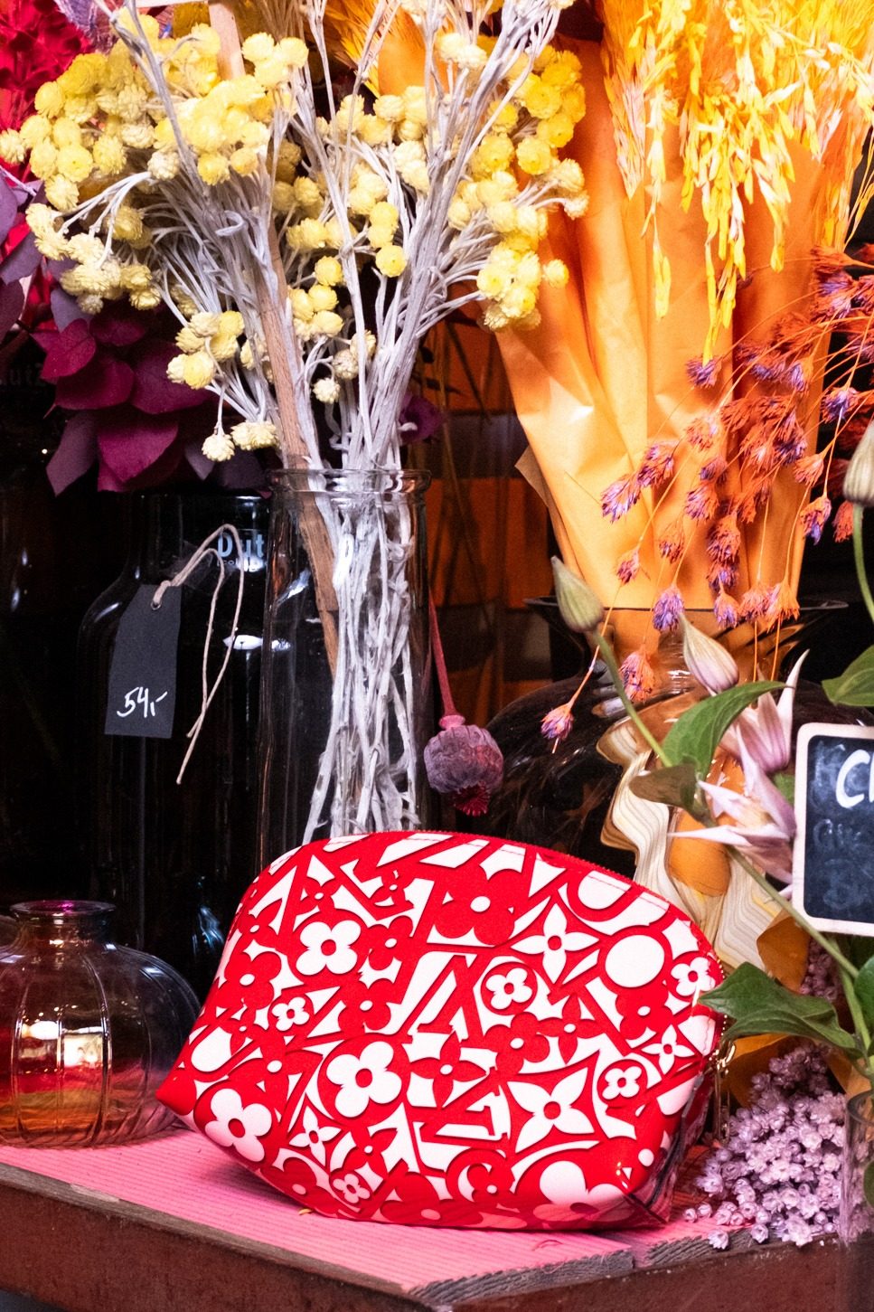 Thumbnail of http://Louis%20Vuitton%20Sweet%20Monogram%20Pochette%20in%20Rosa%20und%20Rot