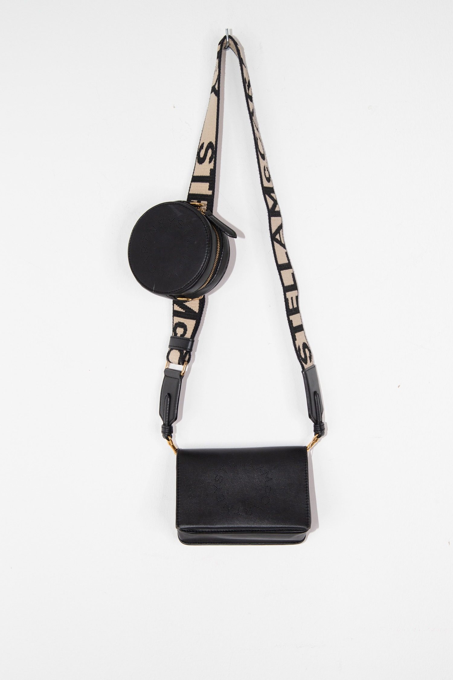 Thumbnail of http://Stella%20McCartney%20kleine%20Umhängetasche%20in%20Schwarz