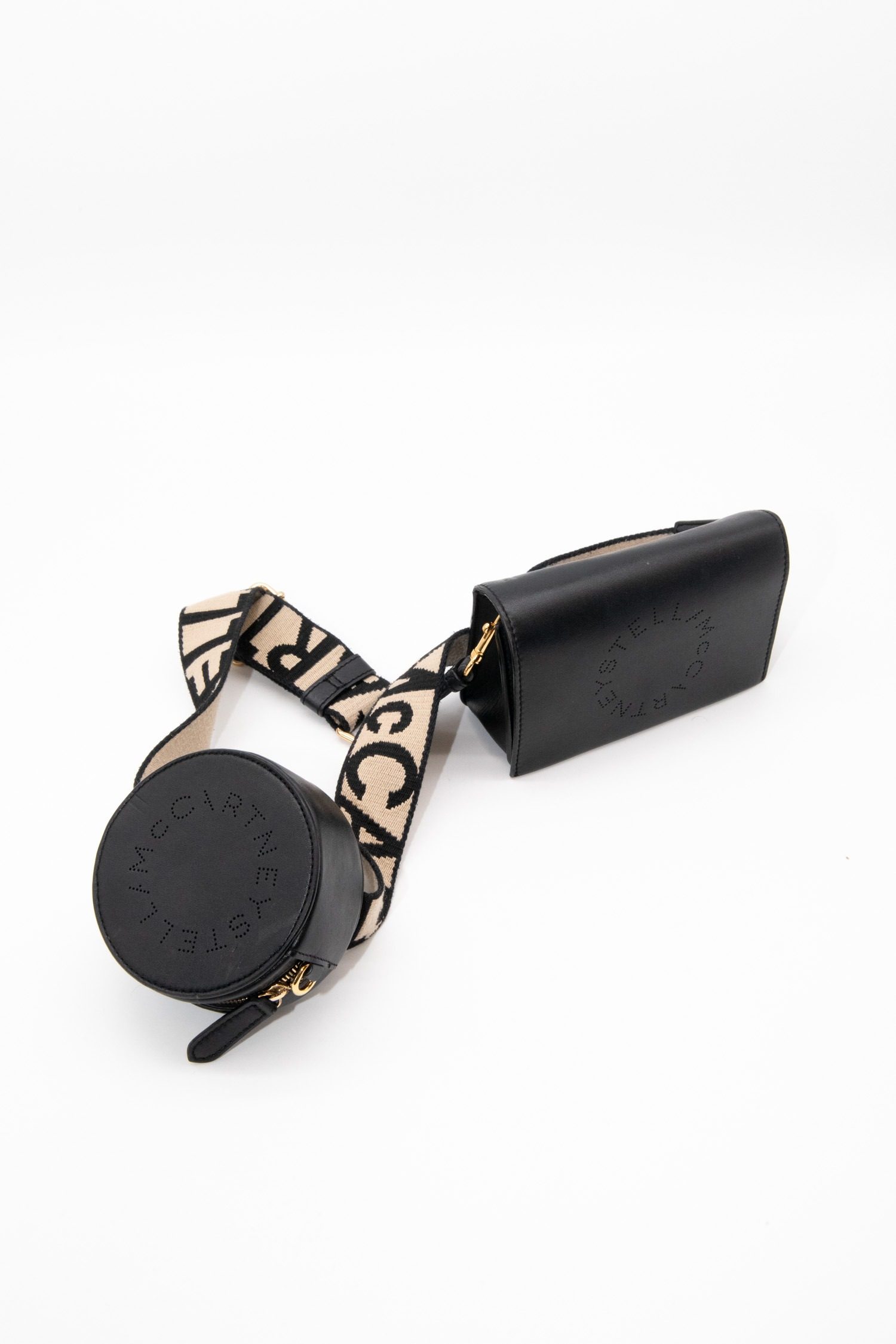 Thumbnail of http://Stella%20McCartney%20kleine%20Umhängetasche%20in%20Schwarz