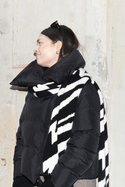 Stella Mc Cartney Wollschal in Schwarz und Weiß