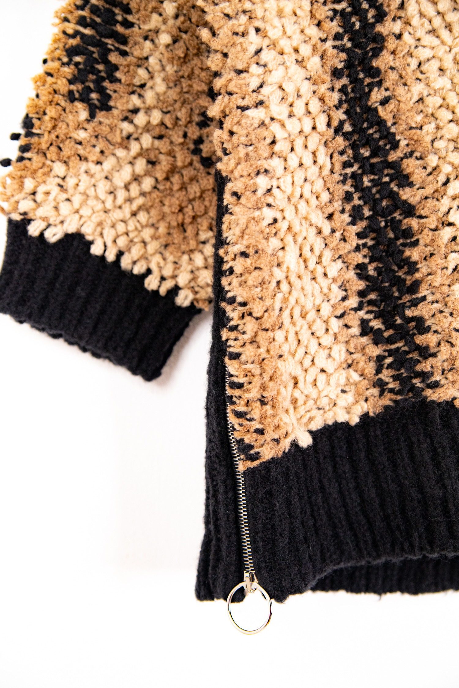 Thumbnail of http://Stella%20McCartney%20Strickjacke%20mit%20Struktur%20in%20Schwarz%20und%20Hellbraun