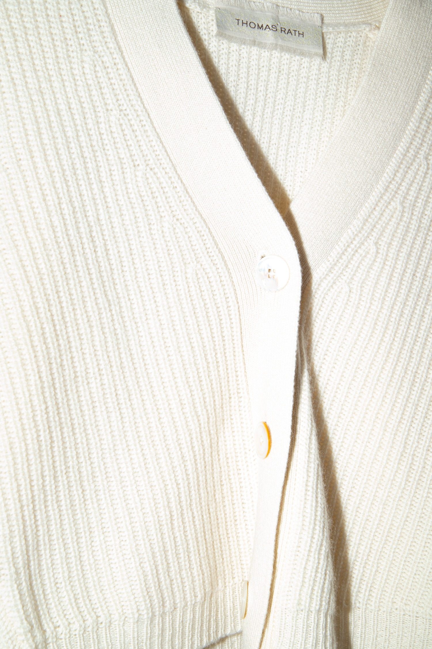 Thumbnail of http://Thomas%20Rath%20Strickjacke%20aus%20Kaschmir%20in%20Ecru