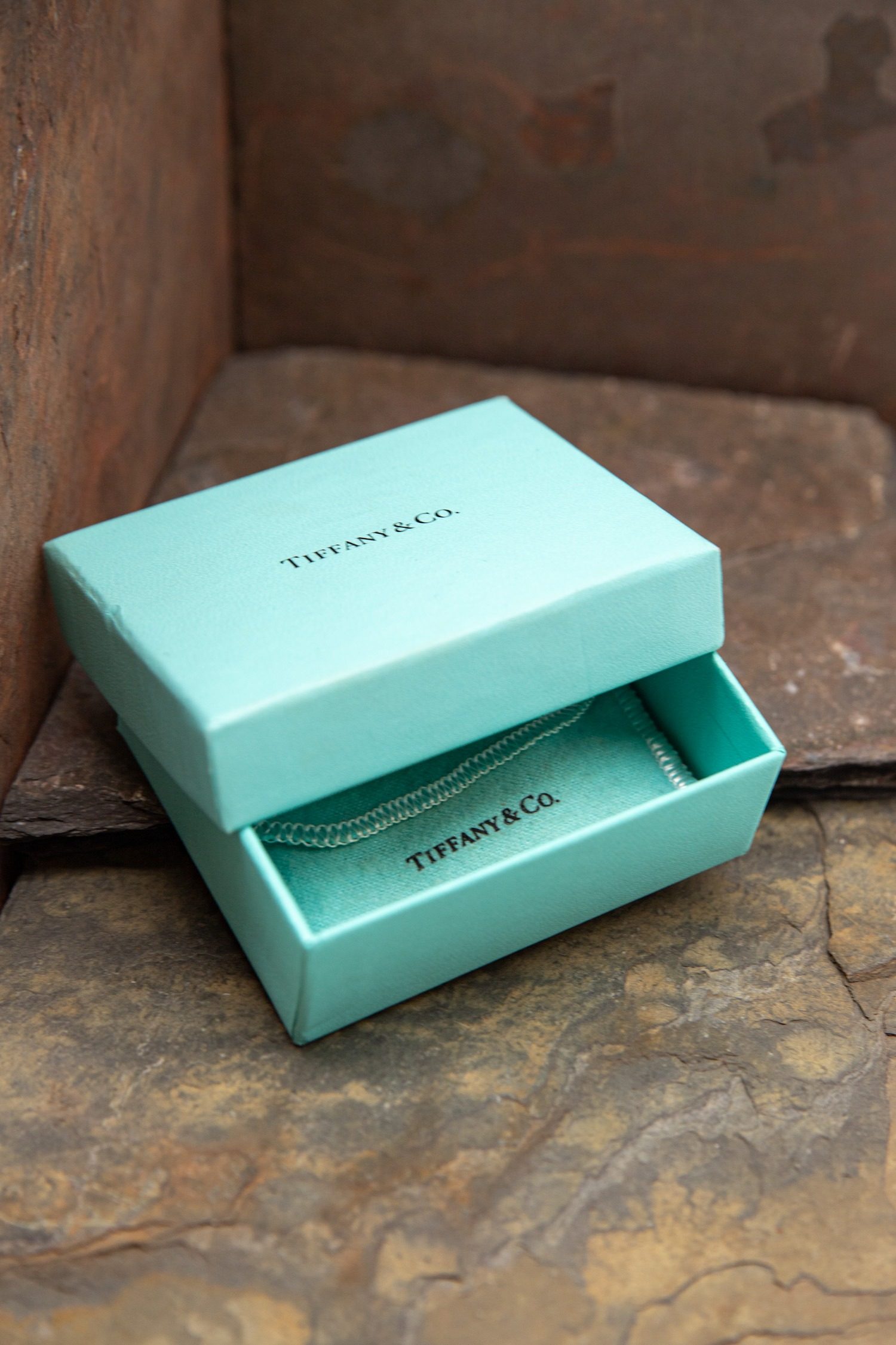 Thumbnail of http://Tiffany%20&%20Co.%20Schlüssel-Halskette%20in%20Silber