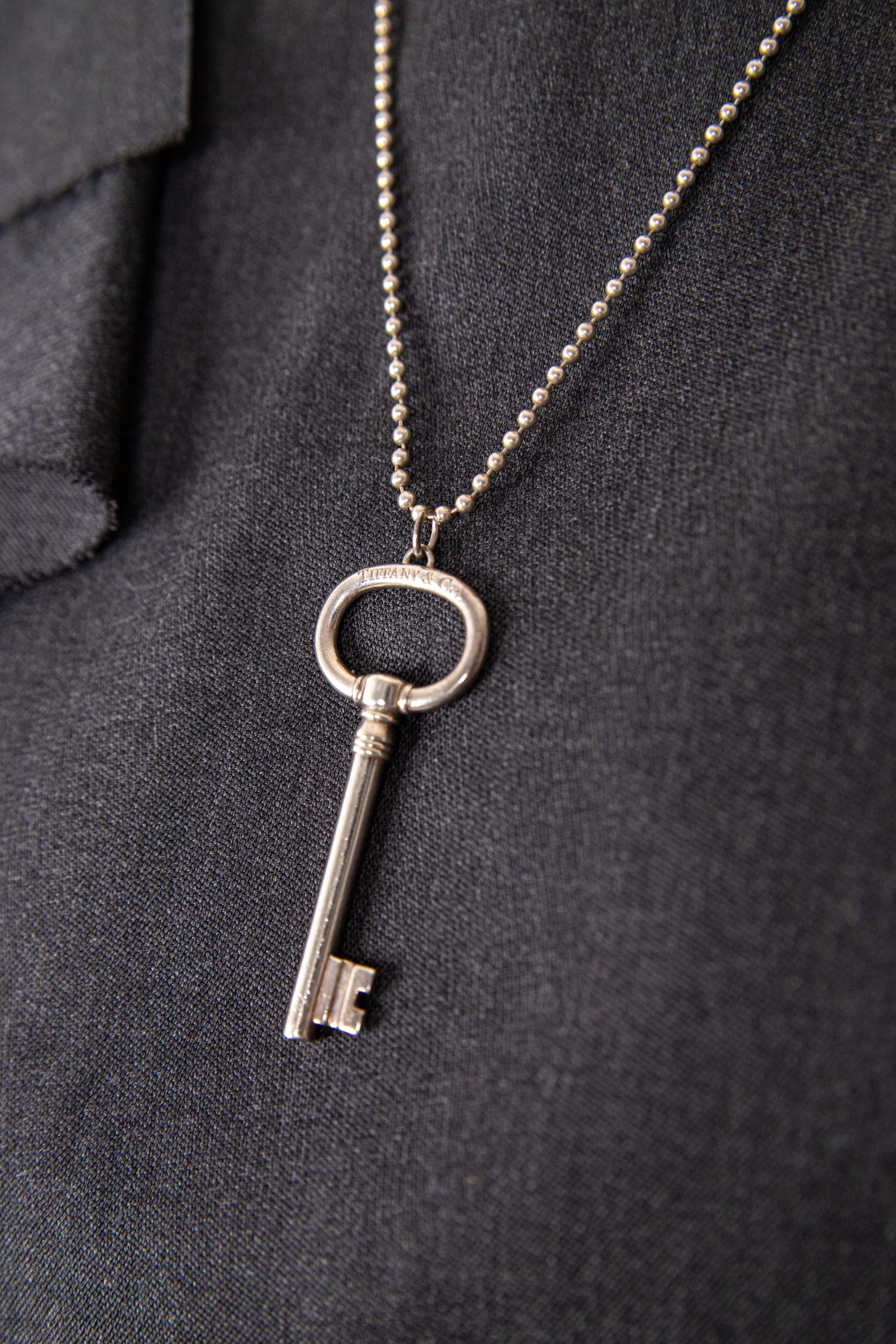 Thumbnail of http://Tiffany%20&%20Co.%20Schlüssel-Halskette%20in%20Silber