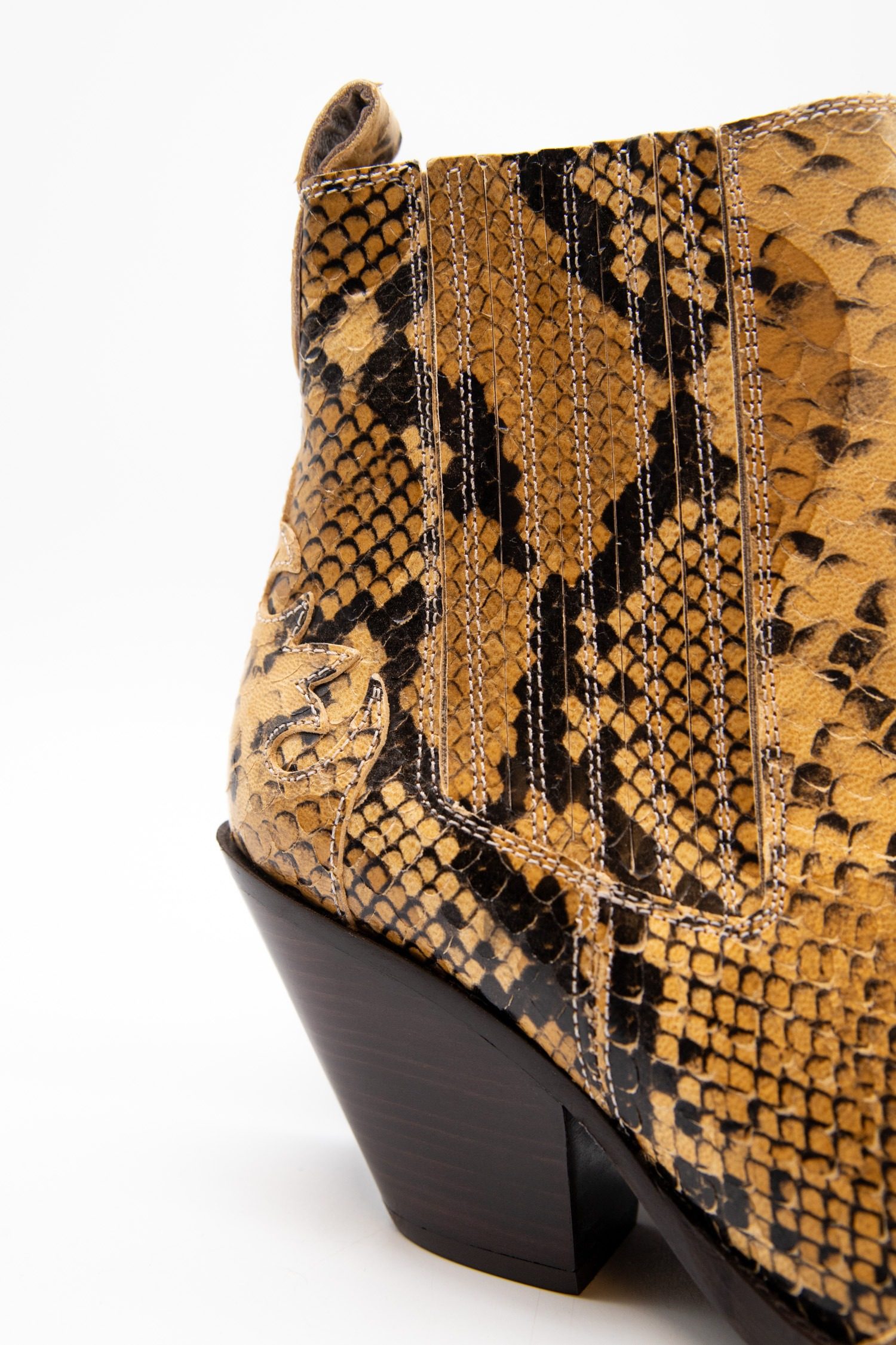 Thumbnail of http://Toral%20Stiefelette%20im%20Schlangen-Print%20in%20Vanille