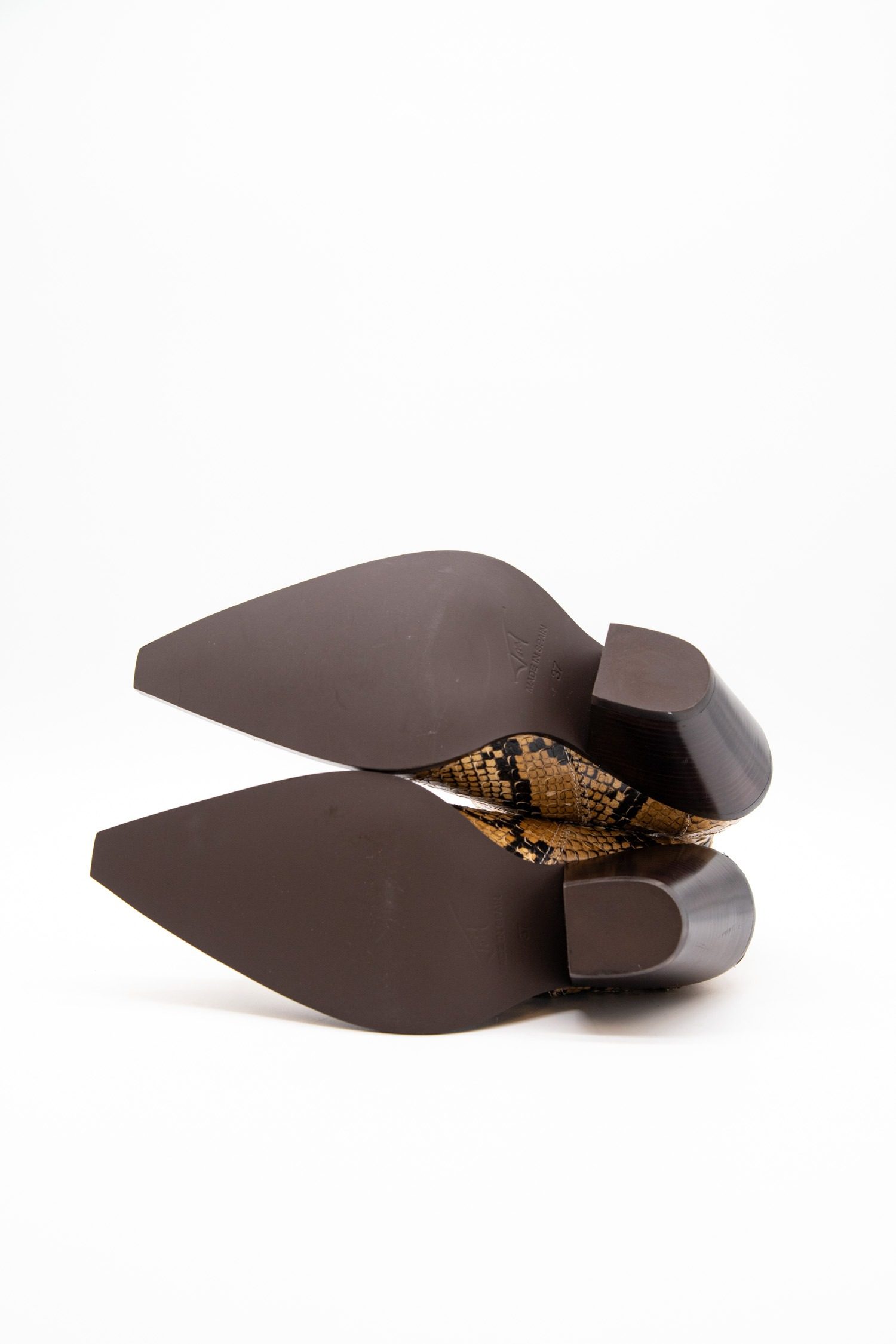 Thumbnail of http://Toral%20Stiefelette%20im%20Schlangen-Print%20in%20Vanille