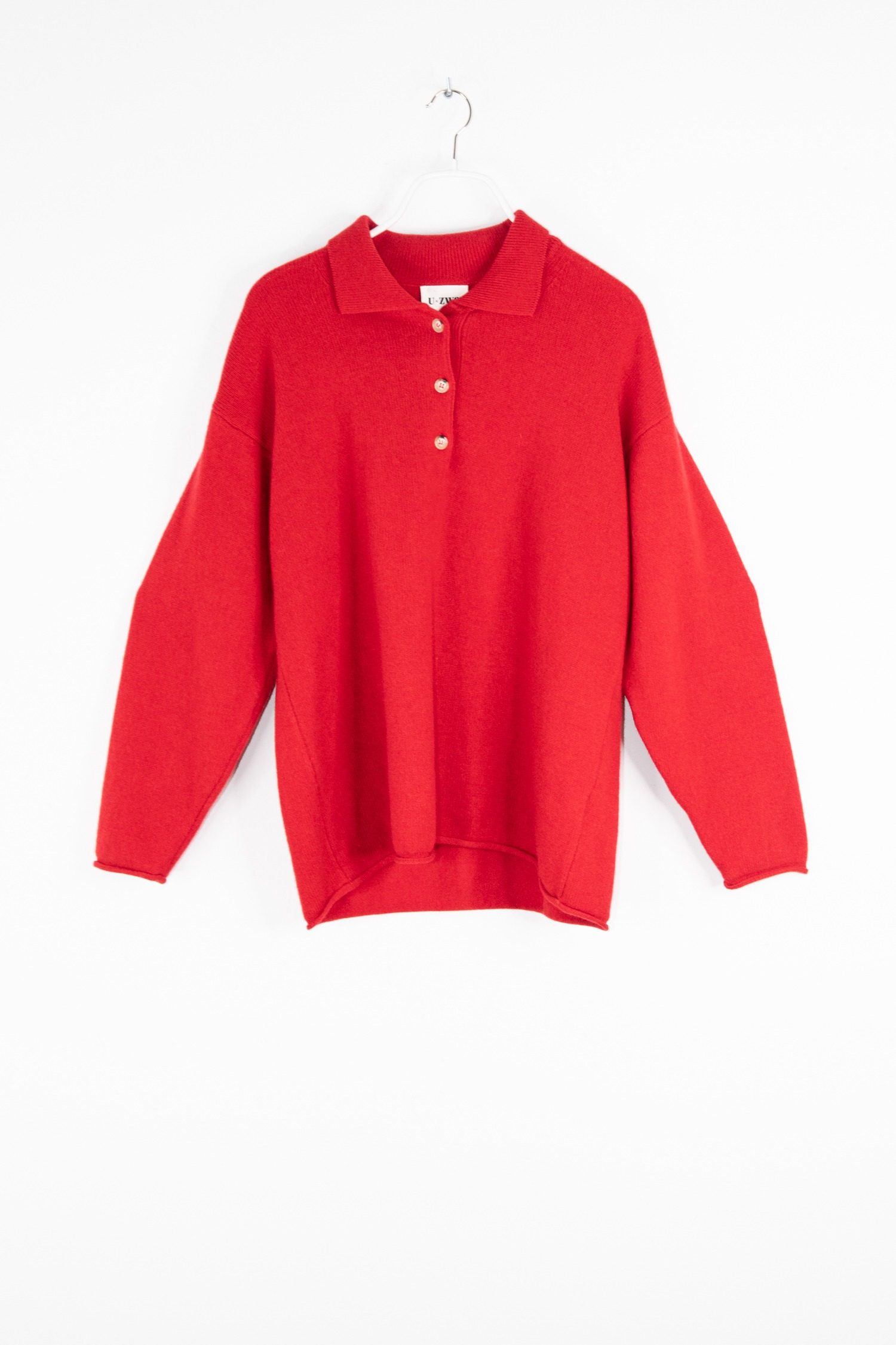 Thumbnail of http://Uzwei%20Pullover%20mit%20Polokragen%20in%20Rot