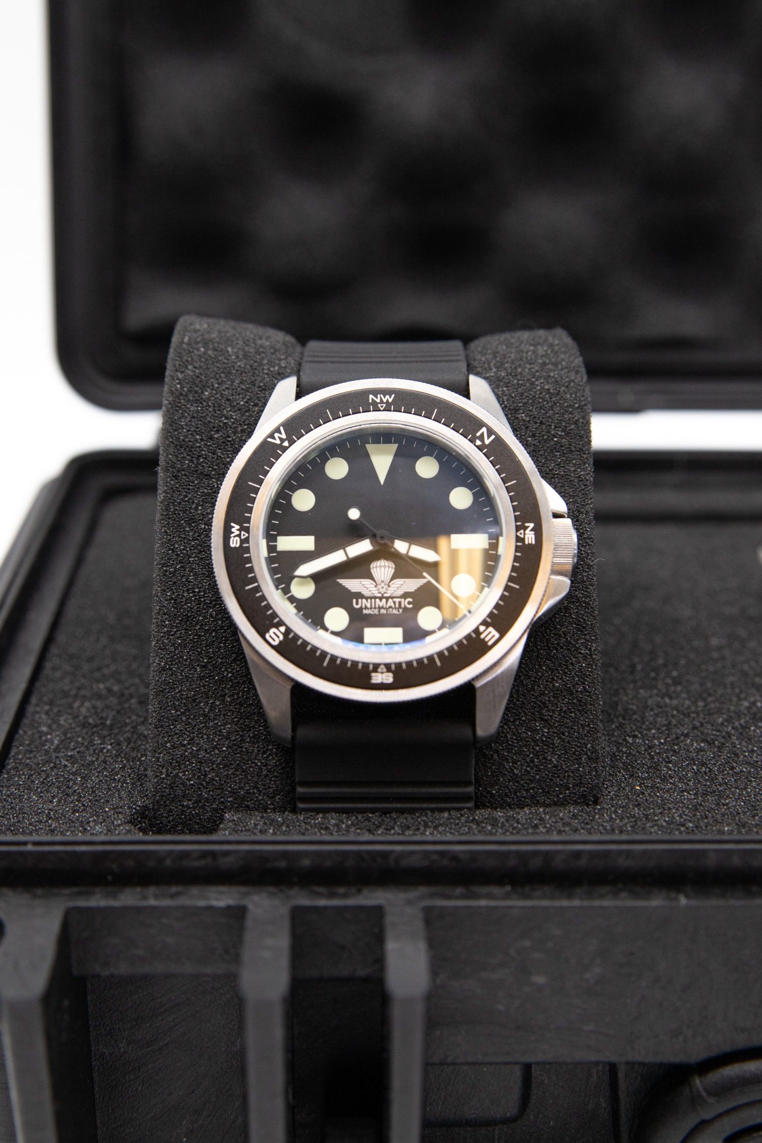 Thumbnail of http://Unimatic%20x%20Esercito%20U1-PA%20Armbanduhr%20in%20Schwarz%20und%20Silber