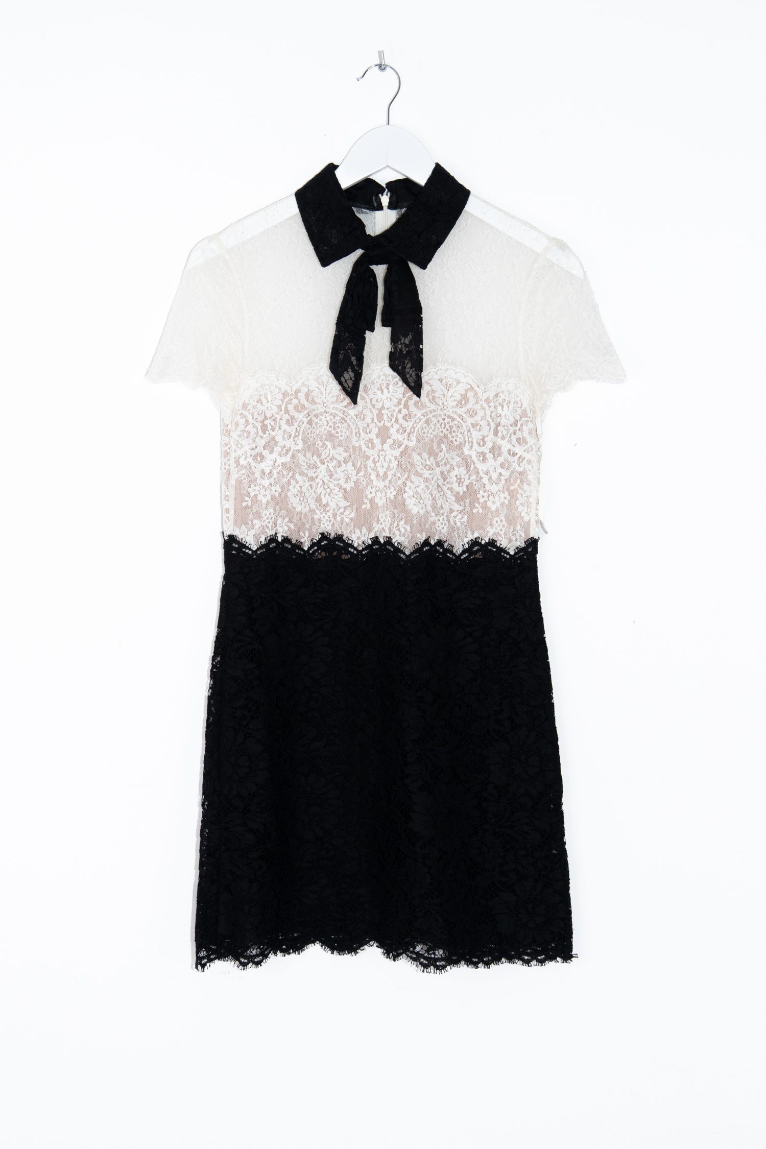 Thumbnail of http://Valentino%20Minikleid%20mit%20Spitze%20in%20Weiß%20und%20Schwarz