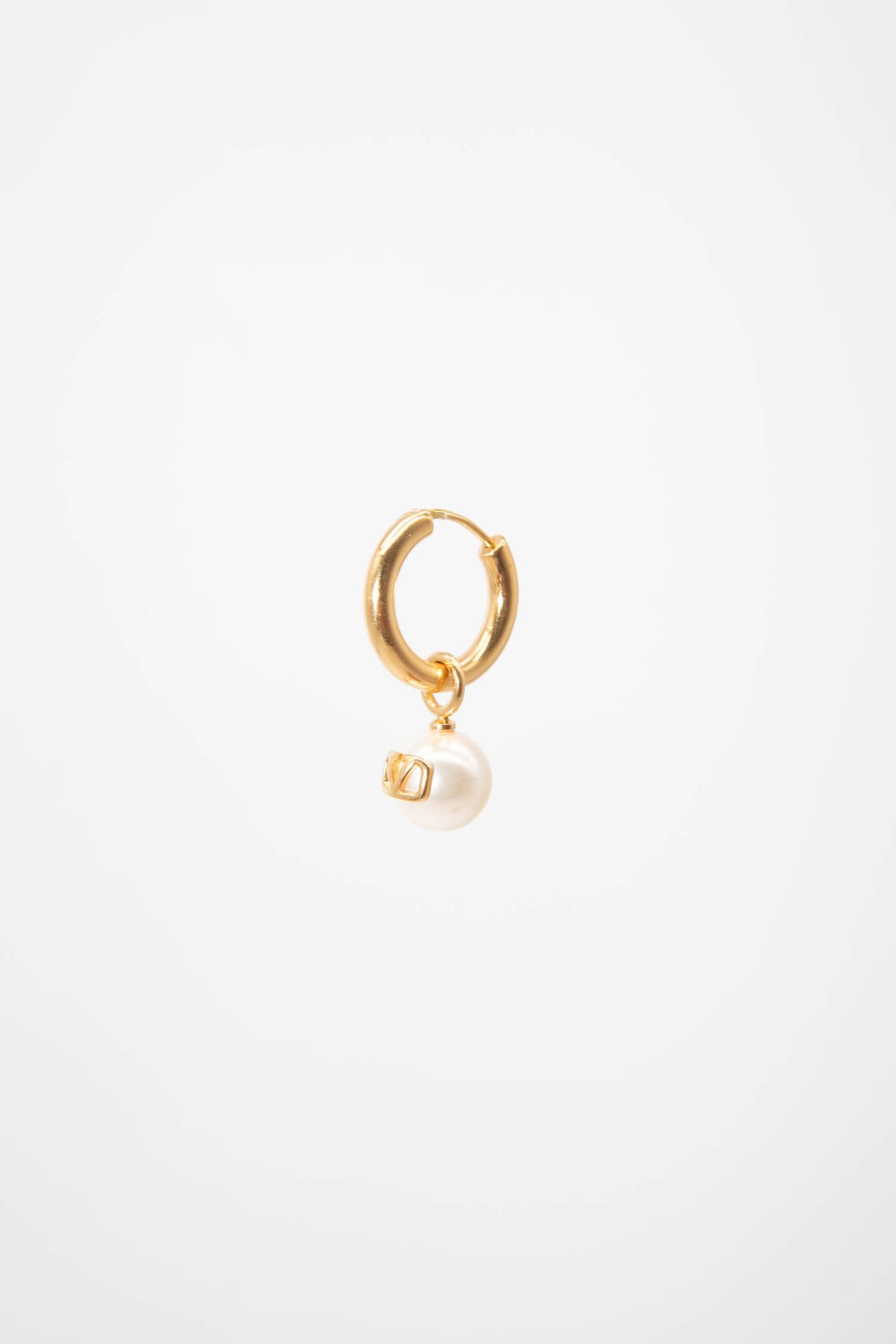 Thumbnail of http://Valentino%20Ohrring%20mit%20Perlenanhänger%20in%20Gold
