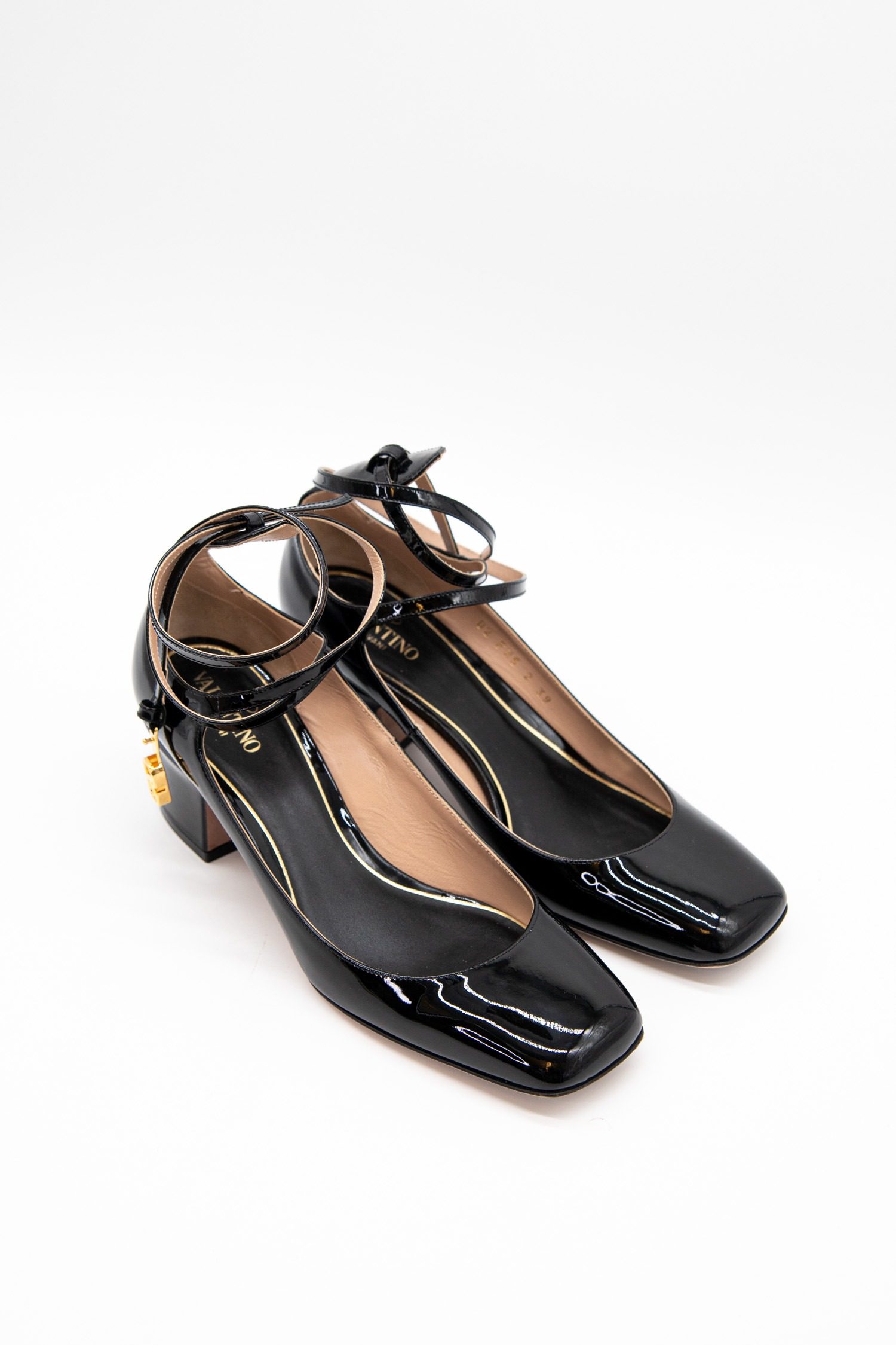 Thumbnail of http://Valentino%20Tan-Go%20Pumps%20in%20Schwarz